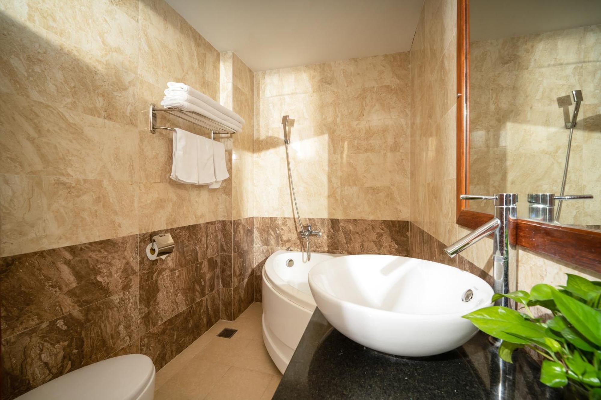 Titan Hotel Da Nang