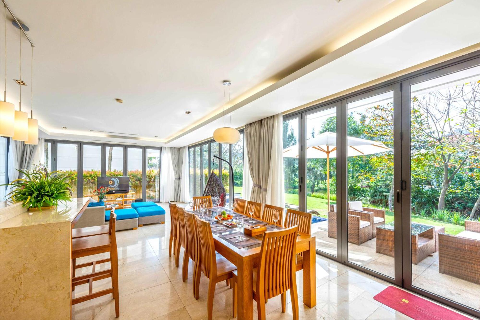 The Ocean Pool View Beachfront Villa Da Nang
