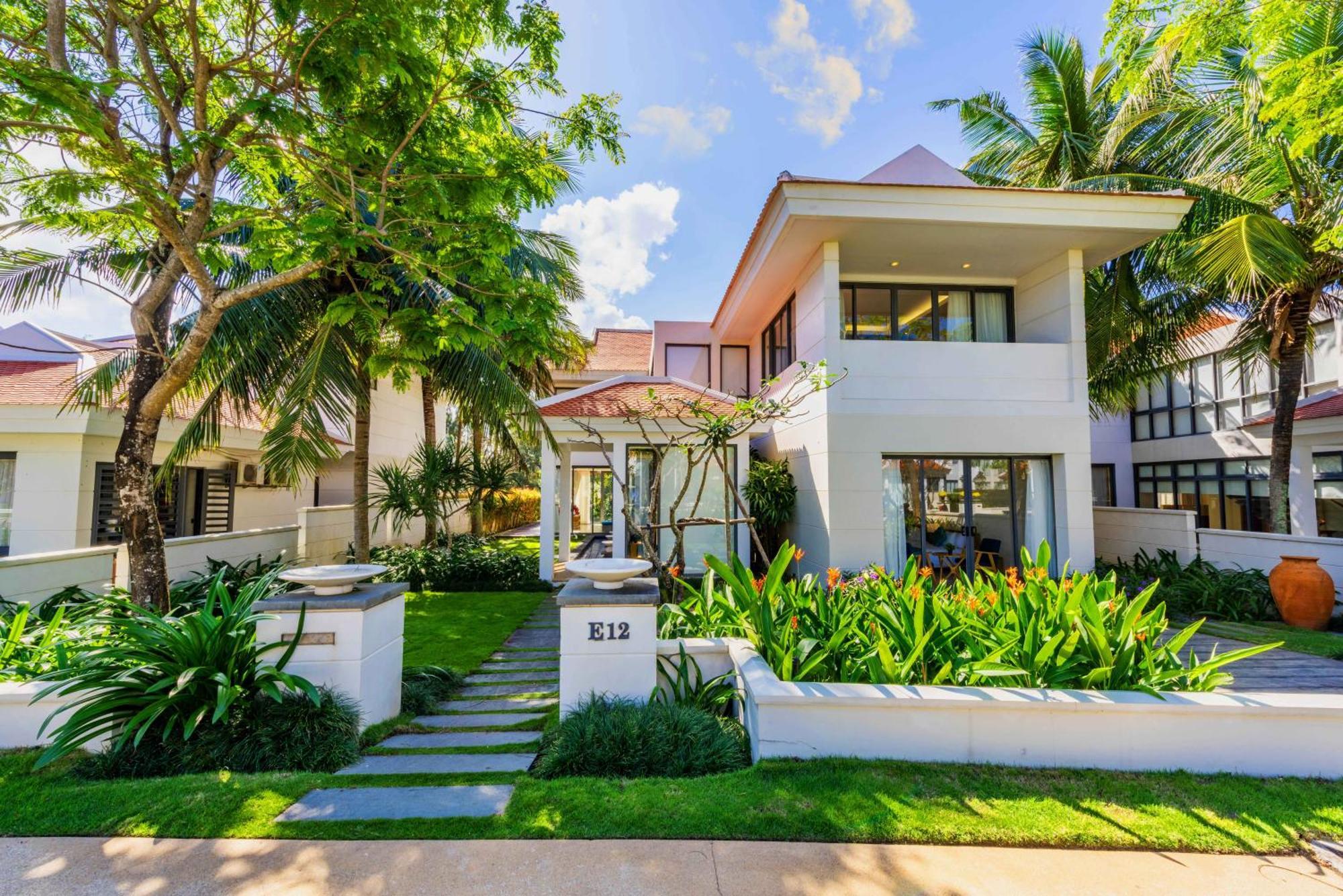 The Ocean Pool View Beachfront Villa *