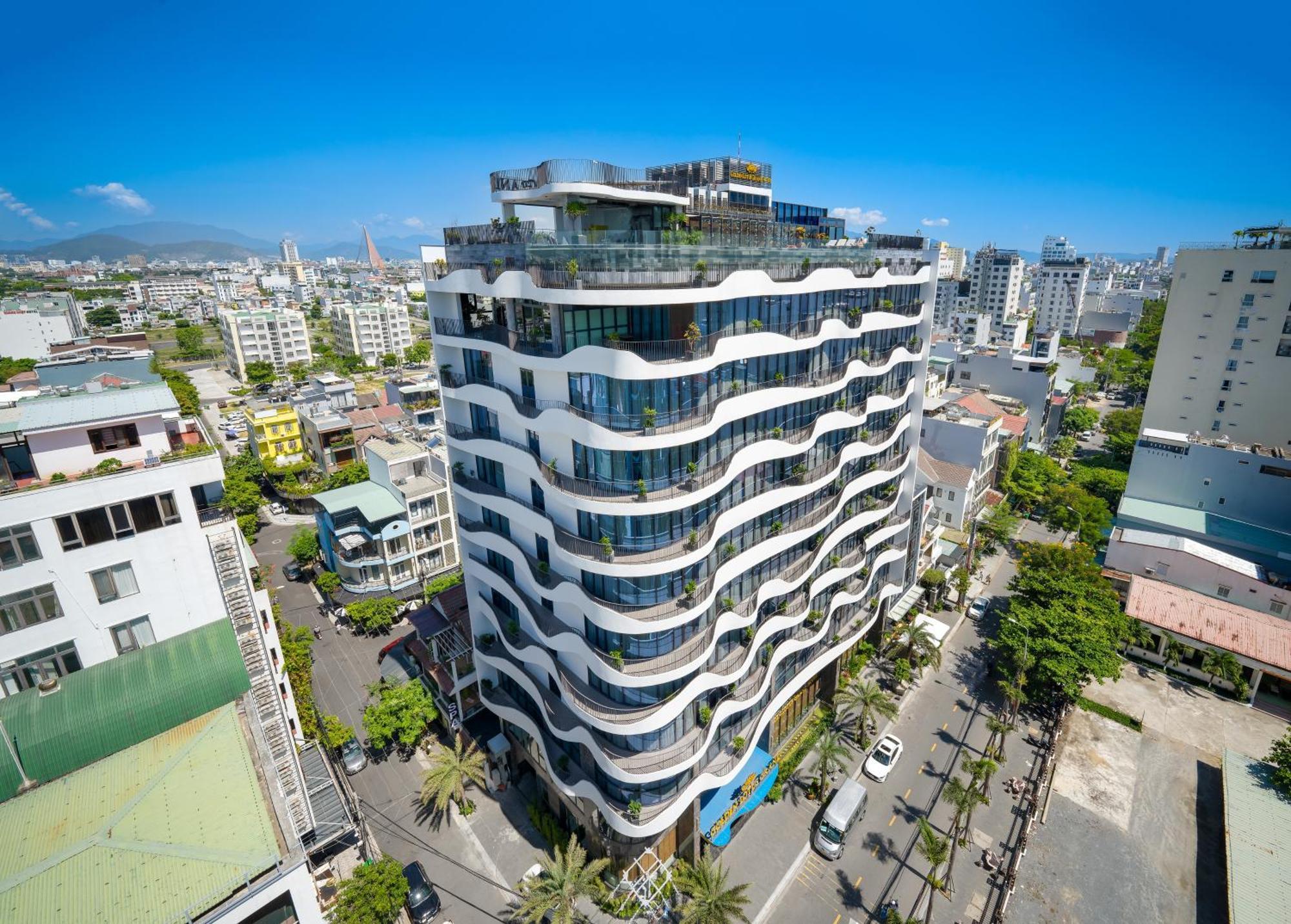 Hotel Golden Lotus Grand - Panoramic Rooftop Bar & Daily Afternoon Tea 4*