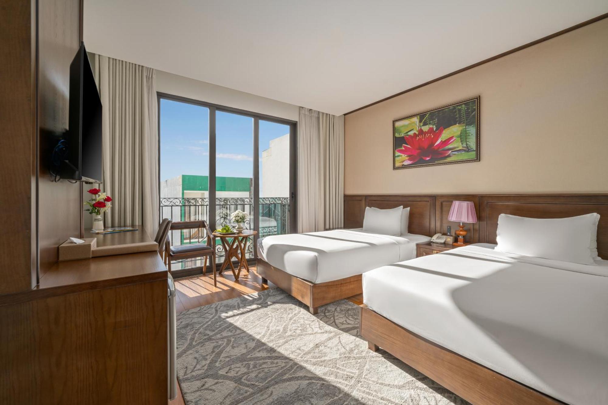 Golden Lotus - Rooftop Bar Sea View Hotel 4*