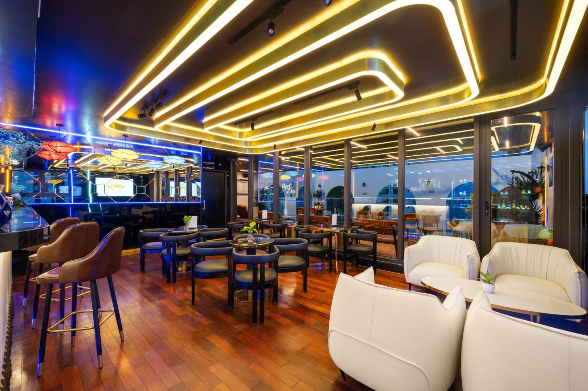 Golden Lotus - Rooftop Bar Sea View Hotel Da Nang