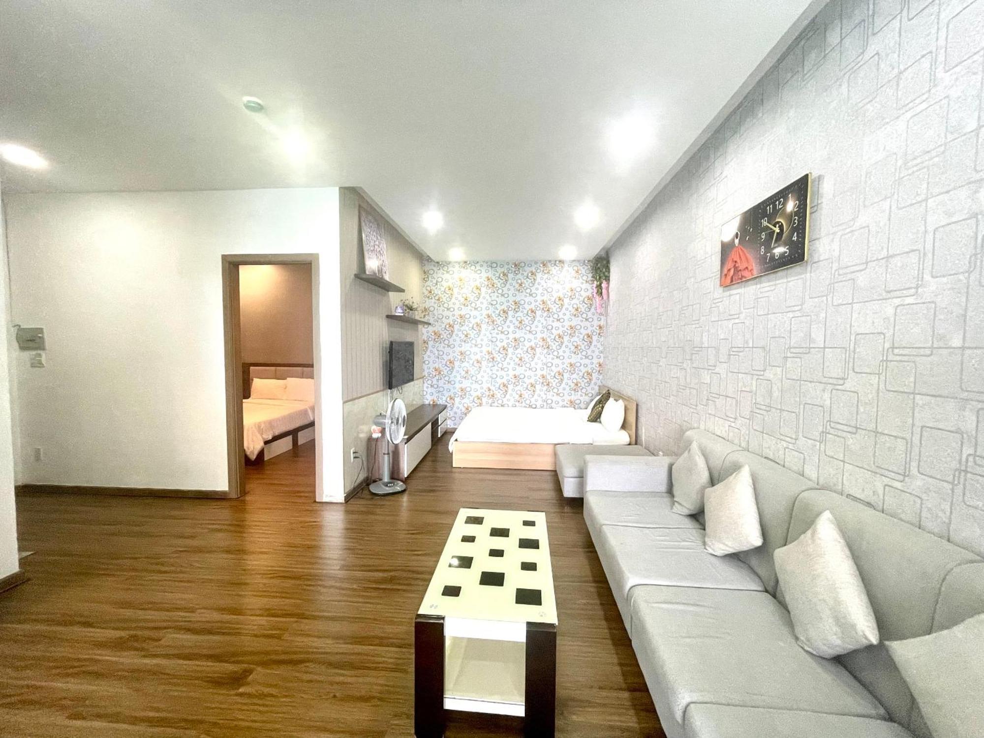 Beachfront Hon Chong Apartment Nha Trang