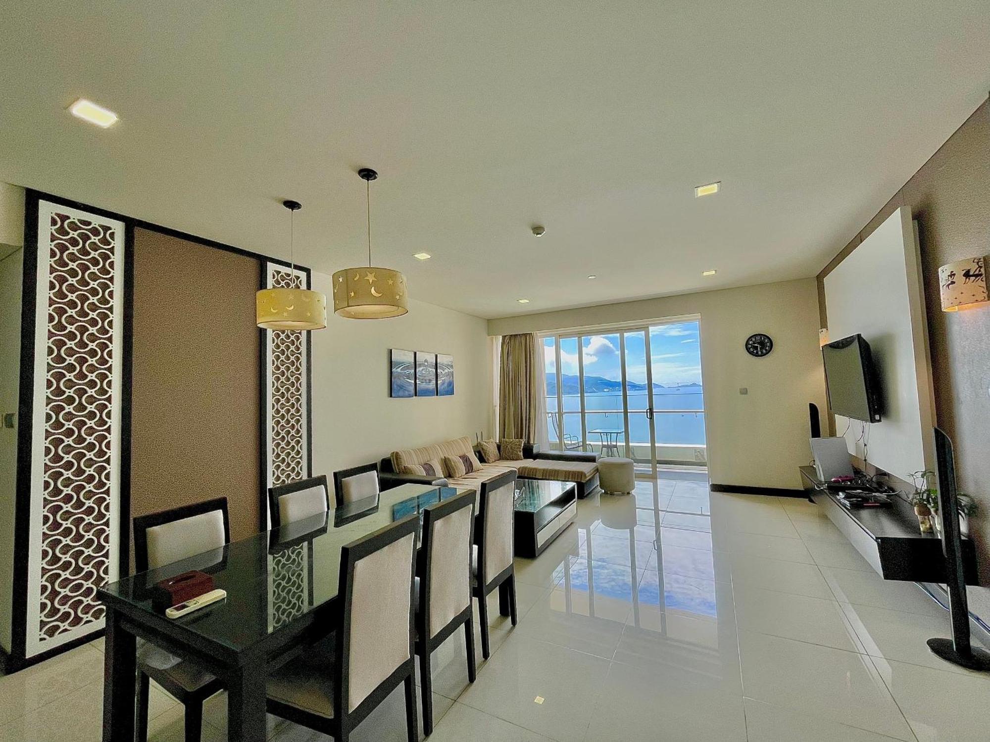 Rozy's Cozy Beachfront Apartment