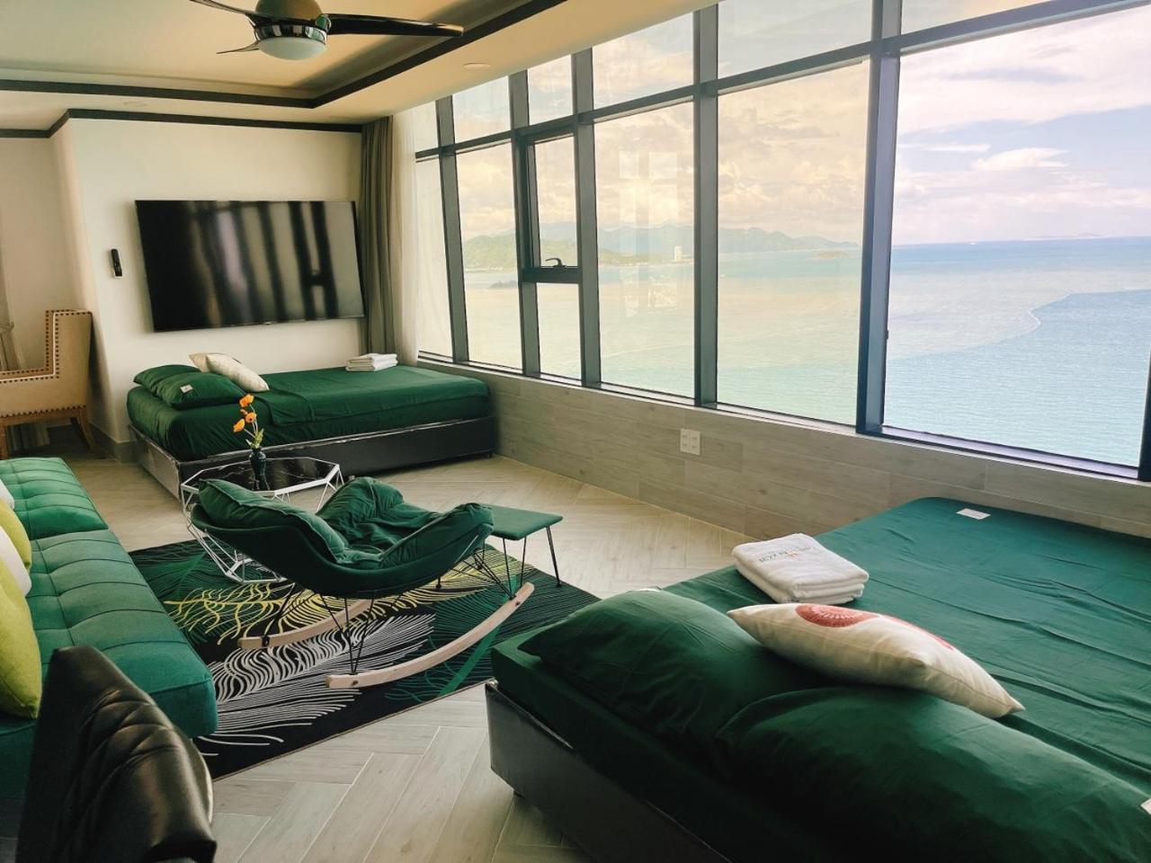 Gold Apartment