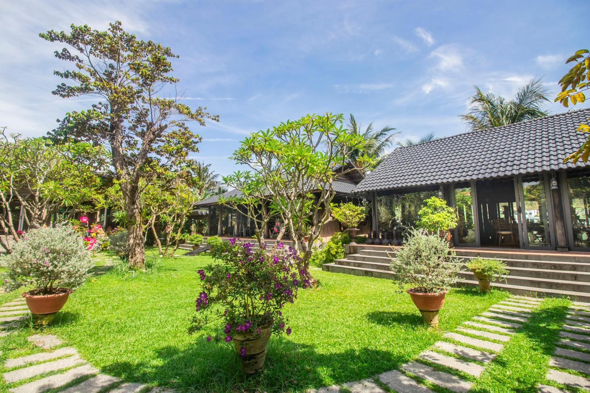 Champa Island - &