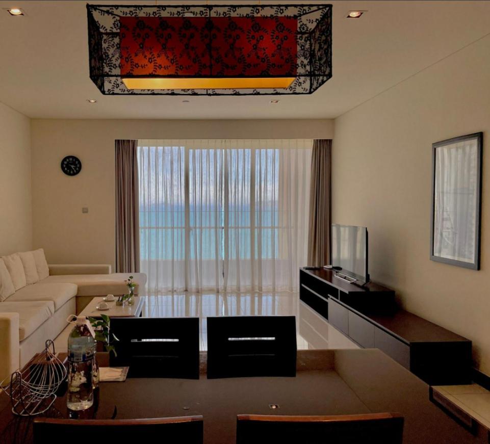 Rozy's Cozy Beachfront * Nha Trang