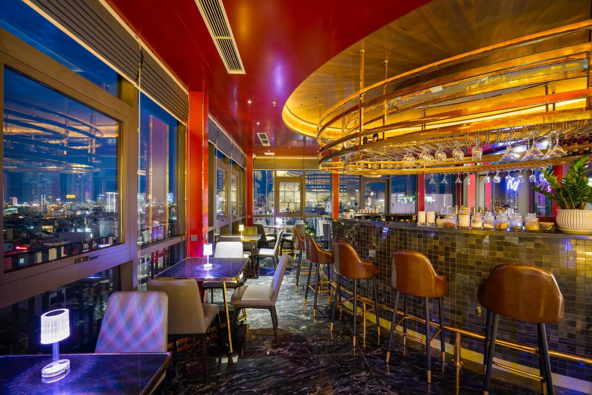 Golden Lotus Grand - Panoramic Rooftop Bar & Daily Afternoon Tea Hotel Da Nang