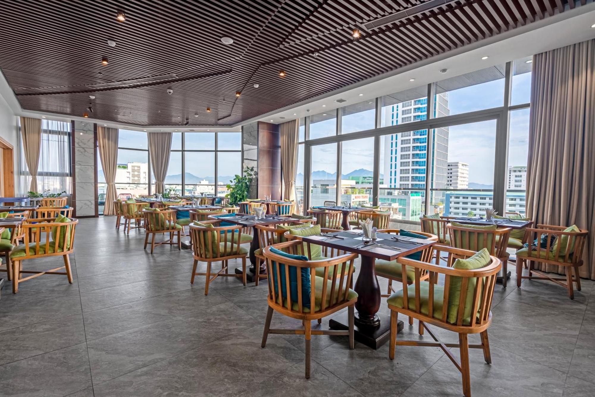 Hotel G8 Luxury And 4*