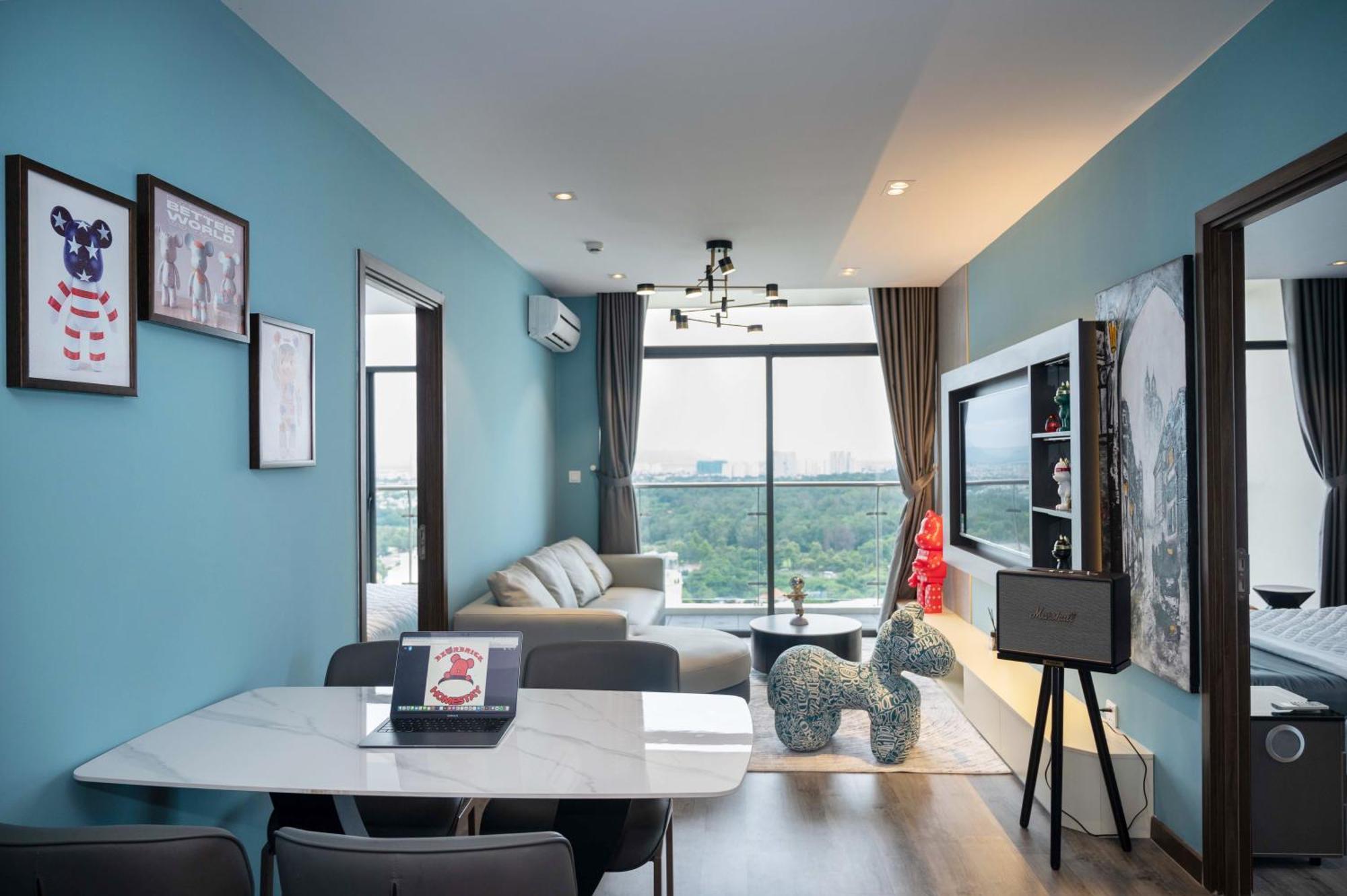 Bearbrick Near Beach, Csj Tower *