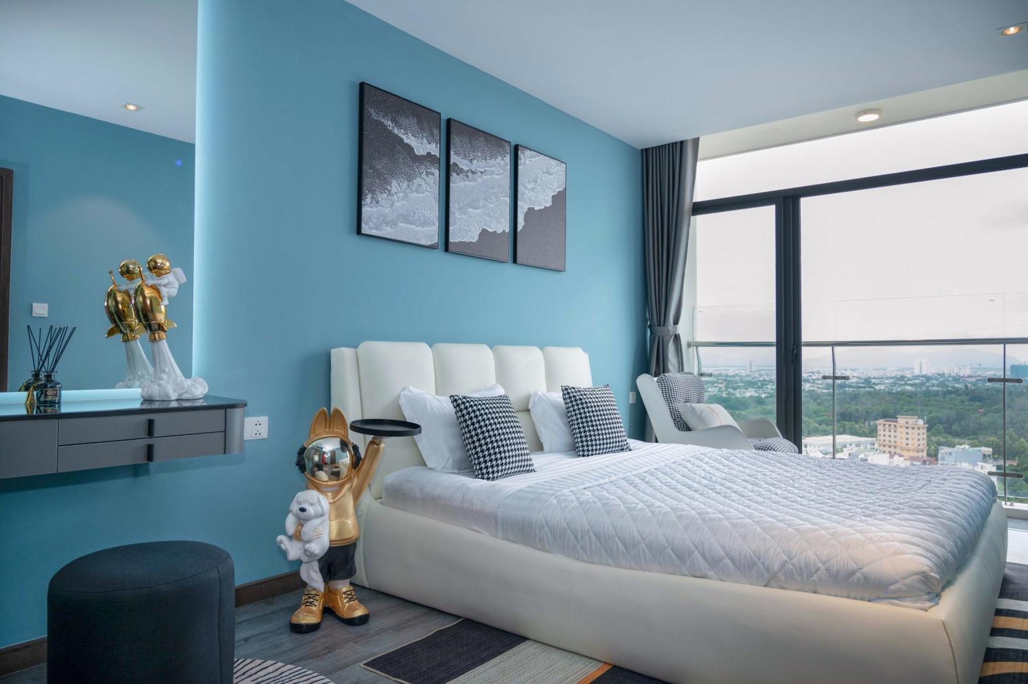 Bearbrick Near Beach, Csj Tower * Vung Tau