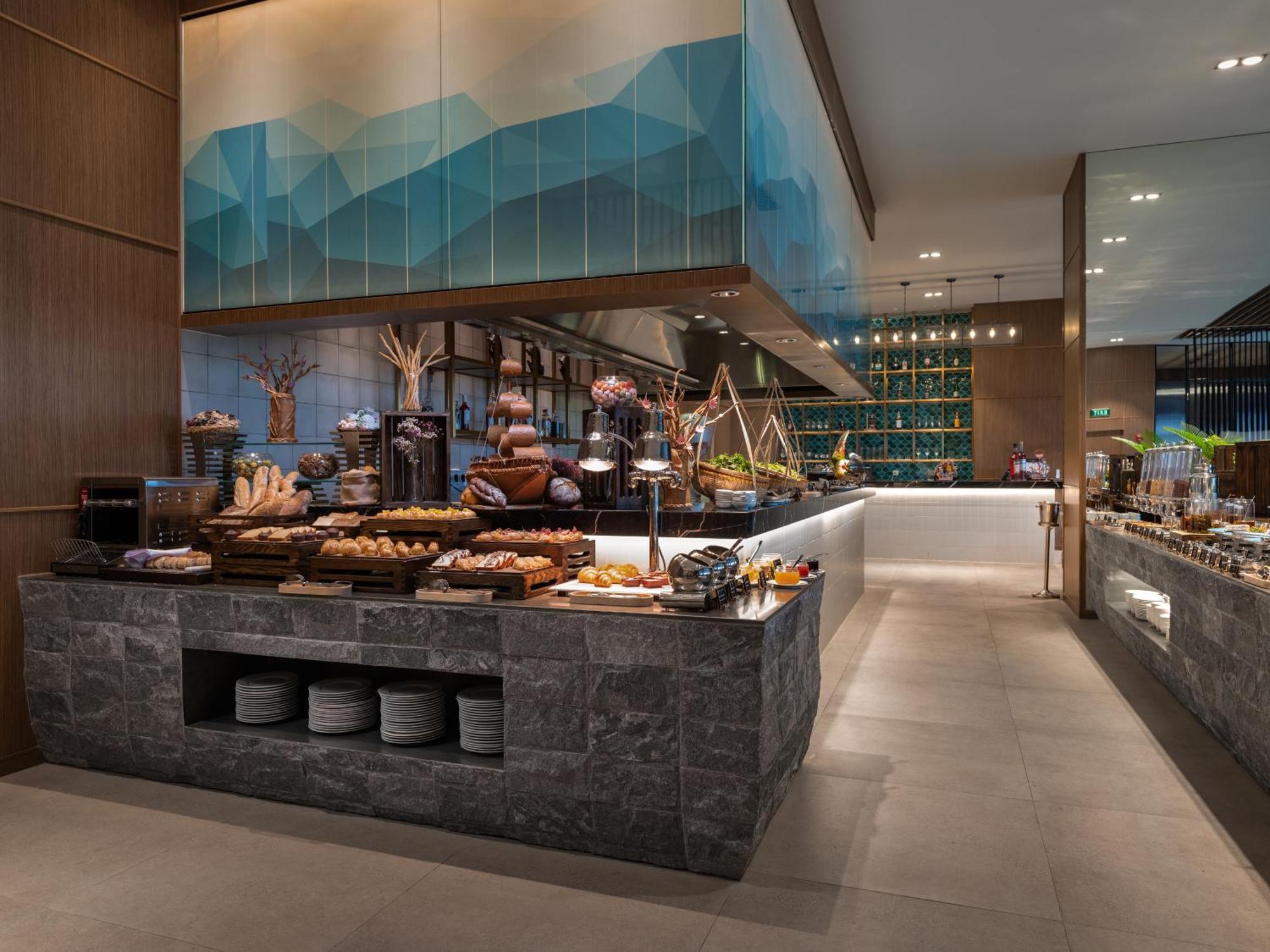 Crowne Plaza Centre By Ihg Hotel