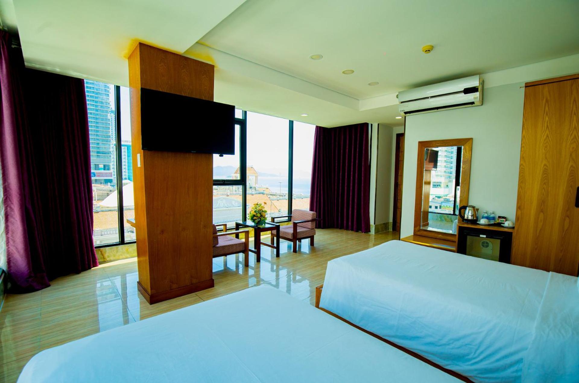 Happy Light Hotel 4*