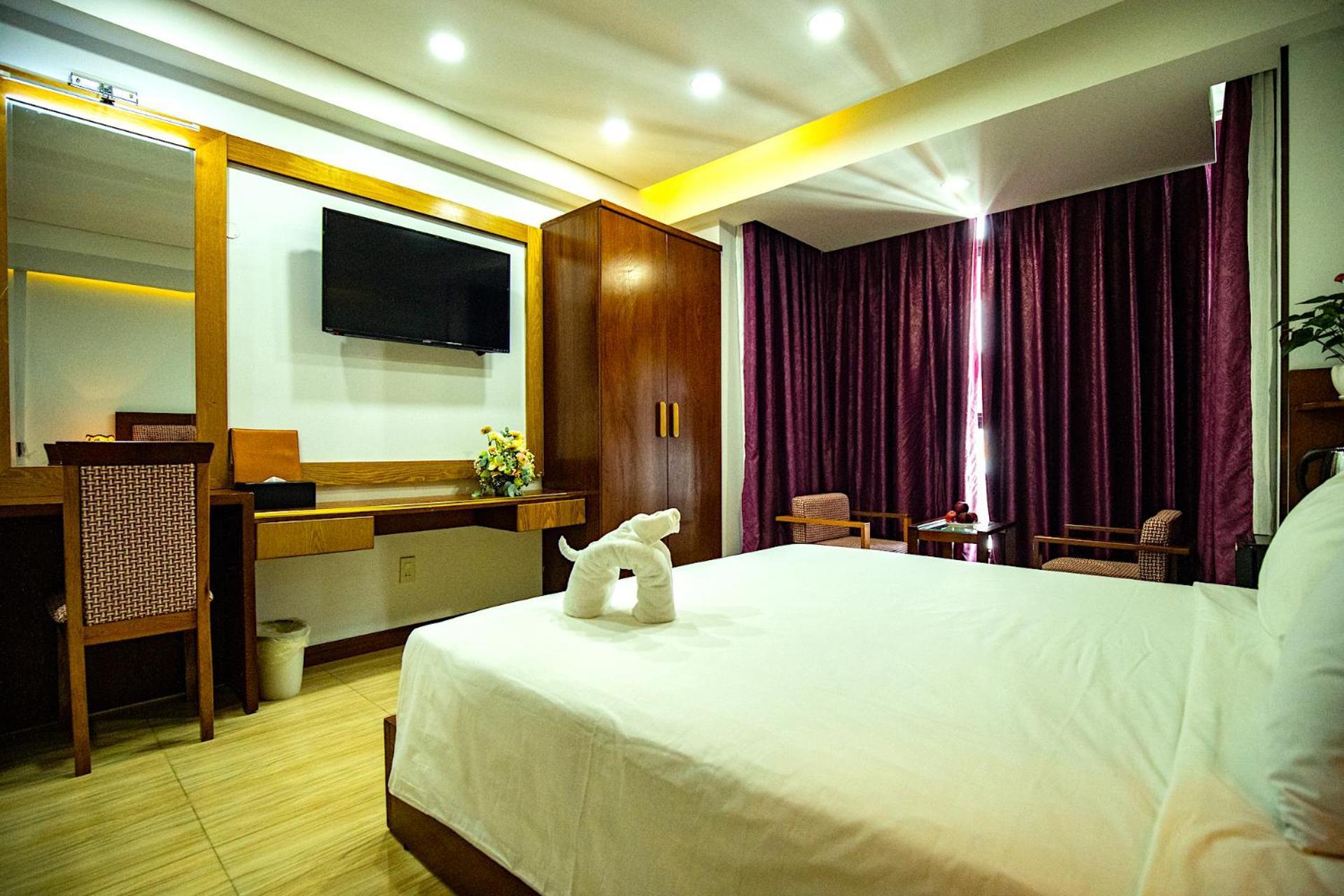 Happy Light Hotel 4*