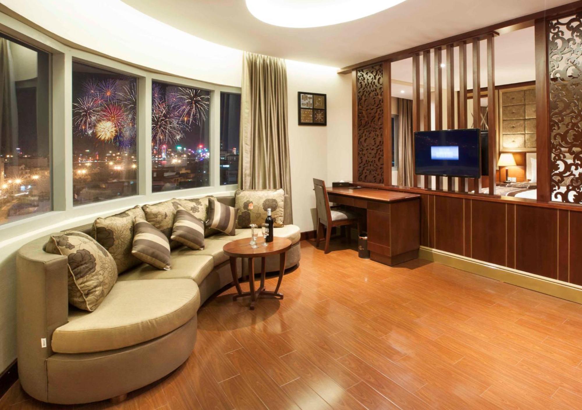 Khách sạn Stay Hotel