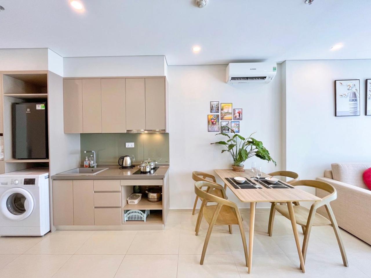 Apartment Thuy' - The Song *