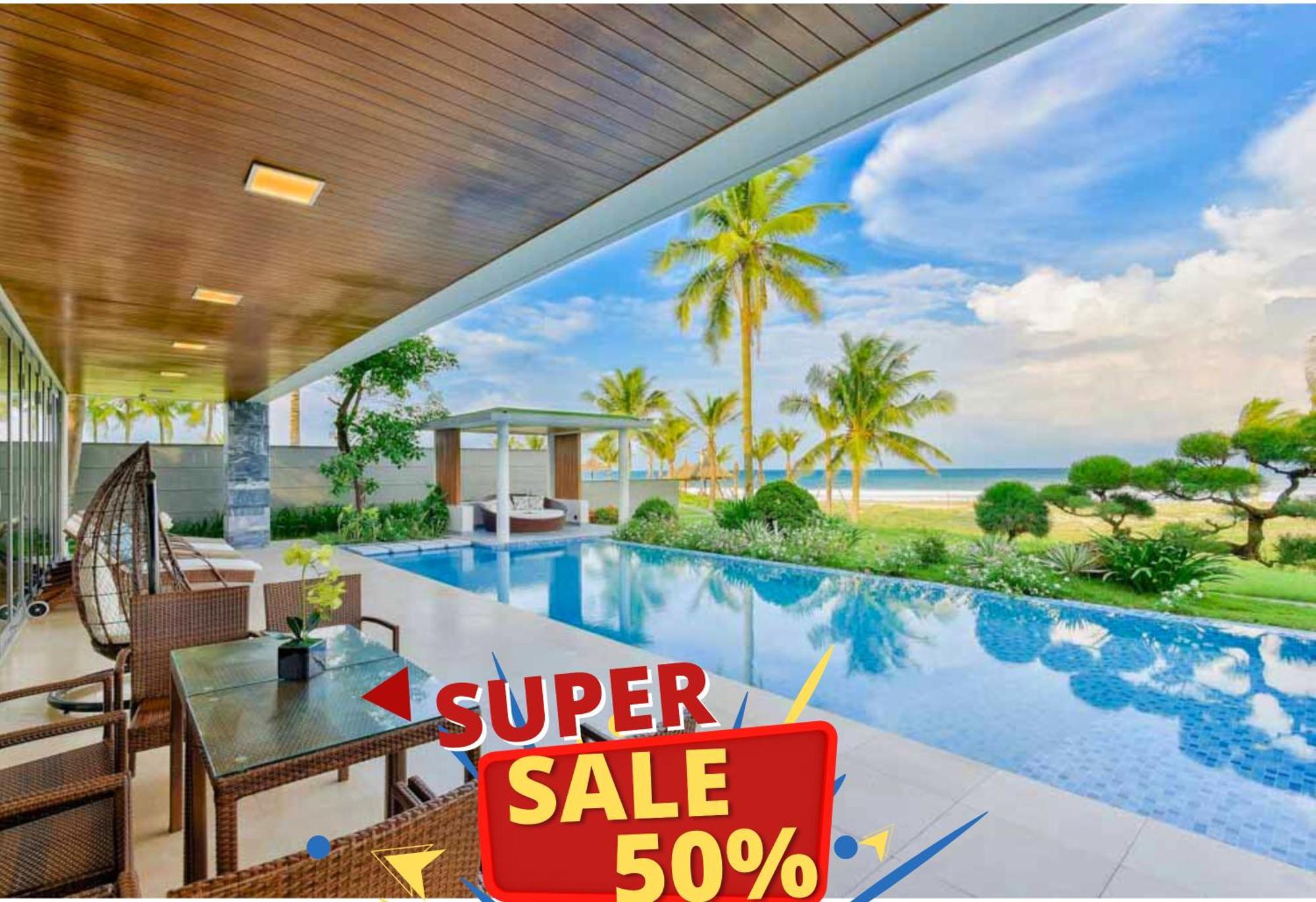 Luxury Pool Close To The Private Villa