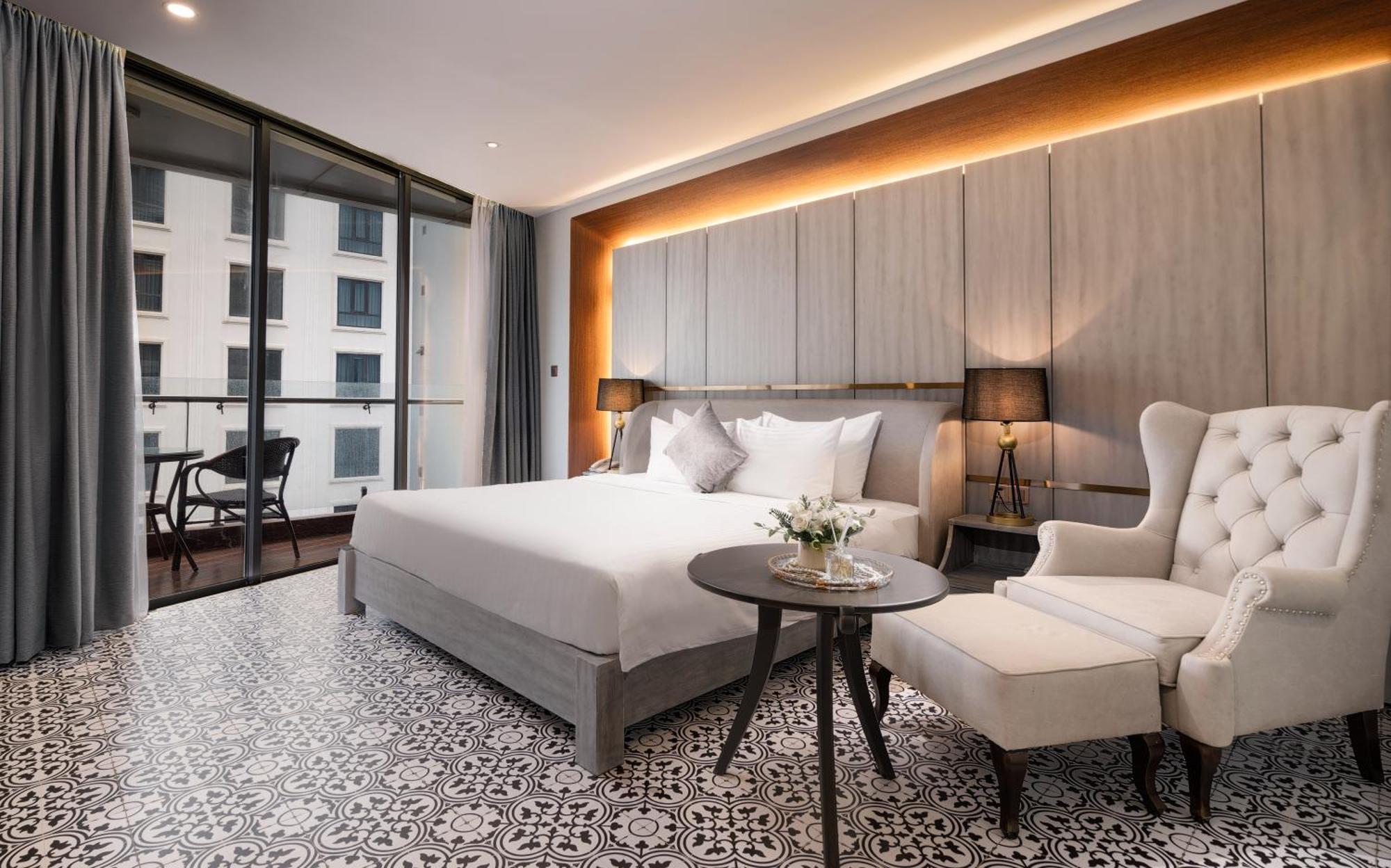 Cicilia & Powered By Aston Hotel 4*