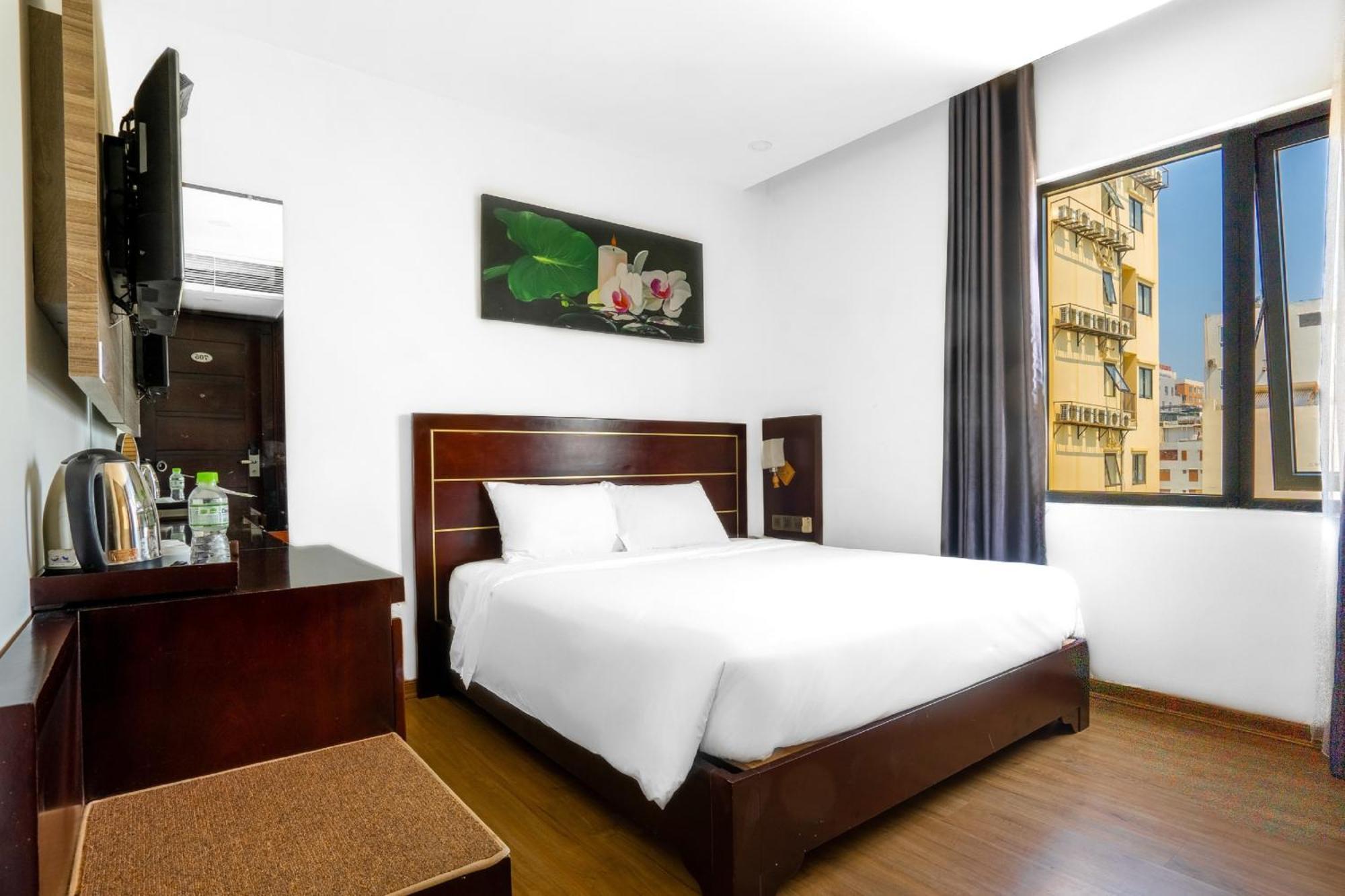 Alani Sea View 4*