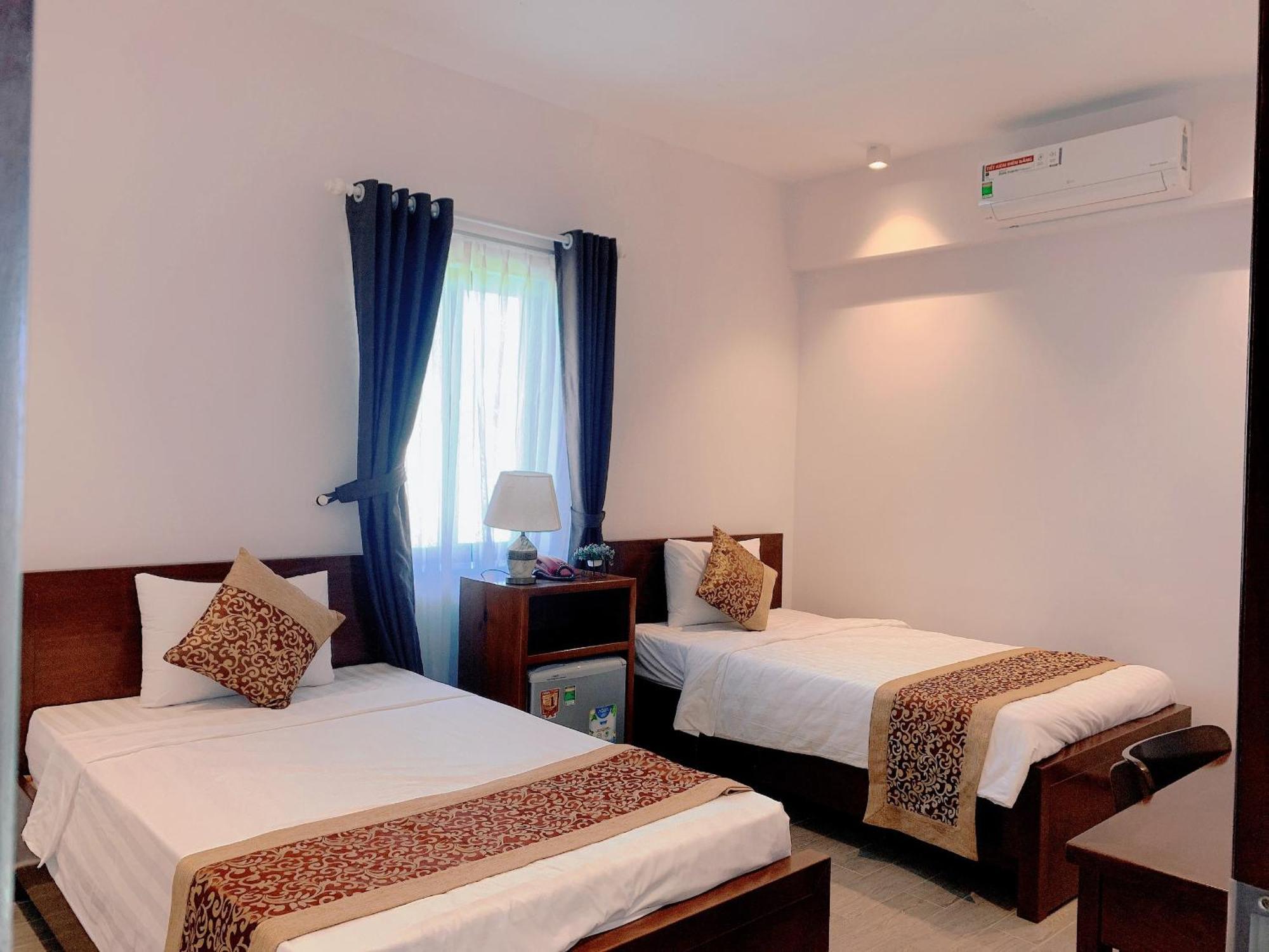 Hotel The Shine &