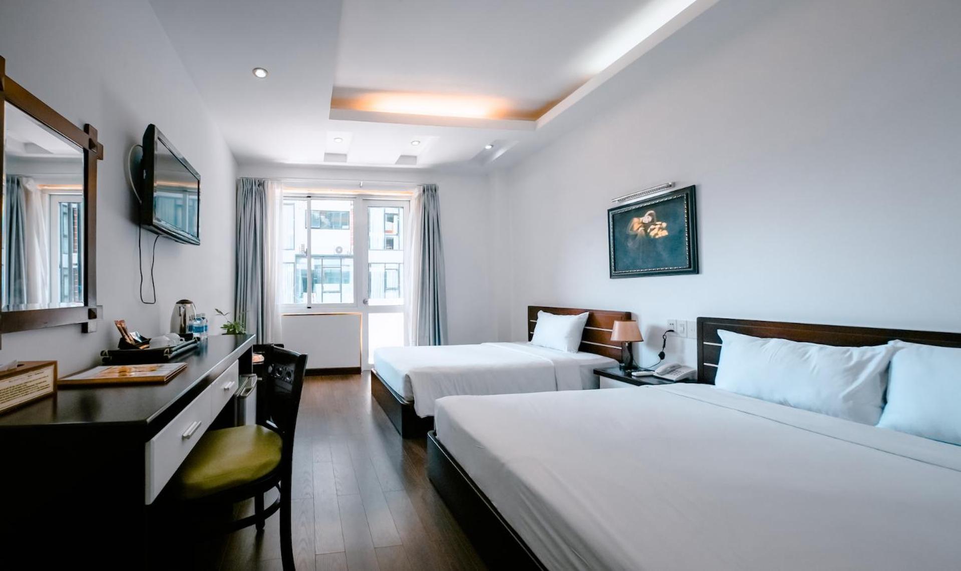 Happy Light Hotel 4*