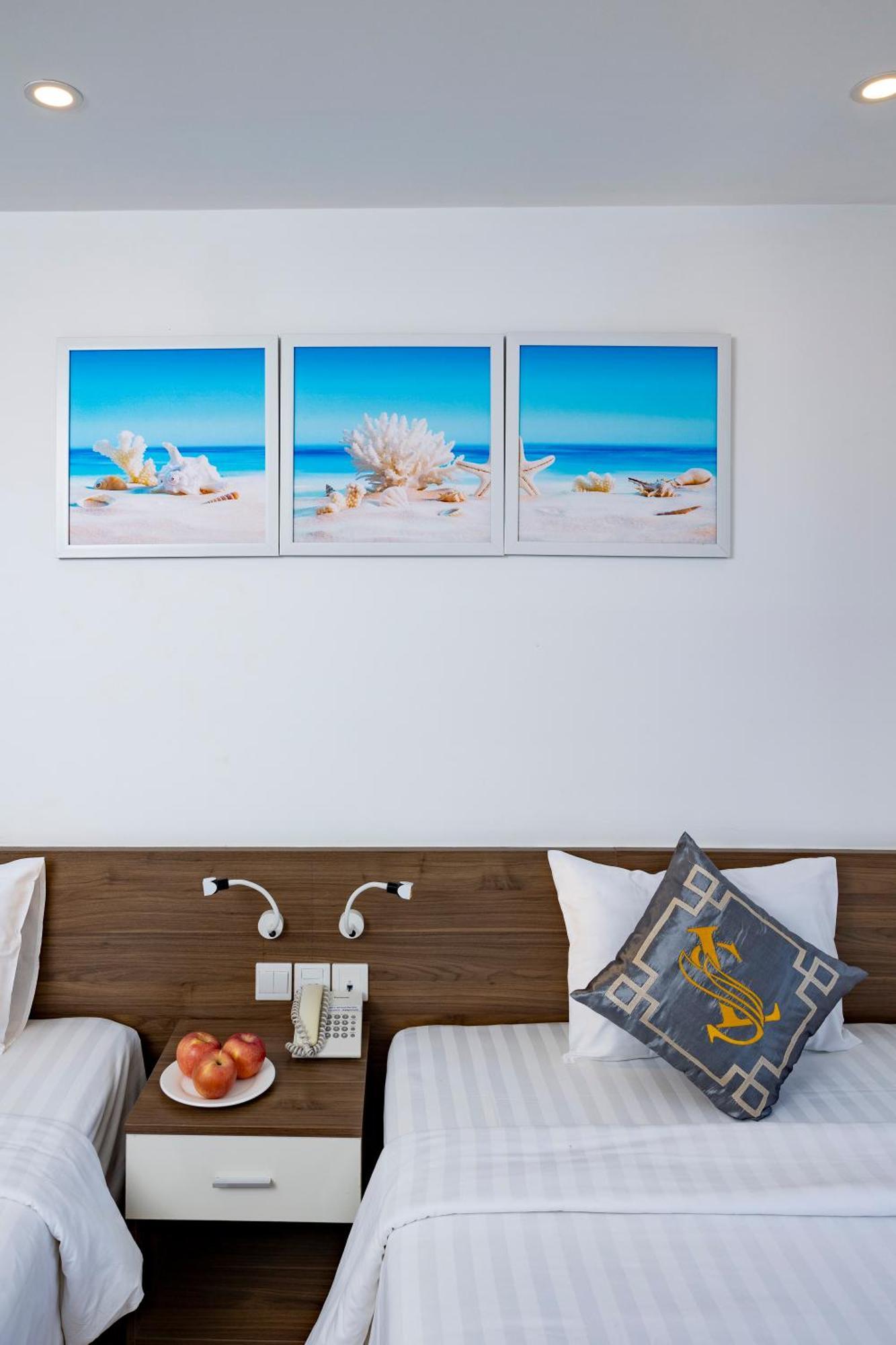 Skylight Hotel 3*