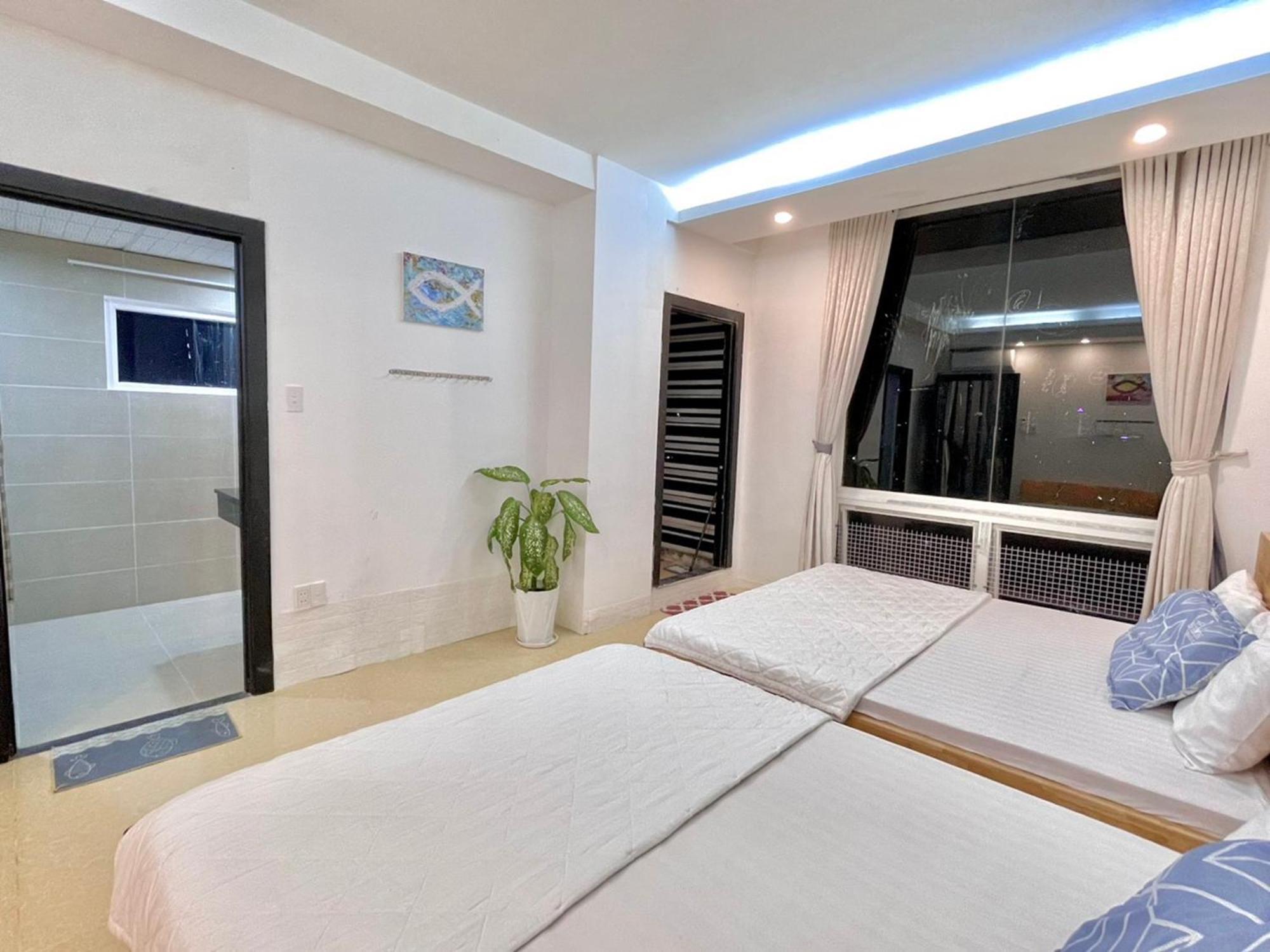 Place In 1504 Apartment *