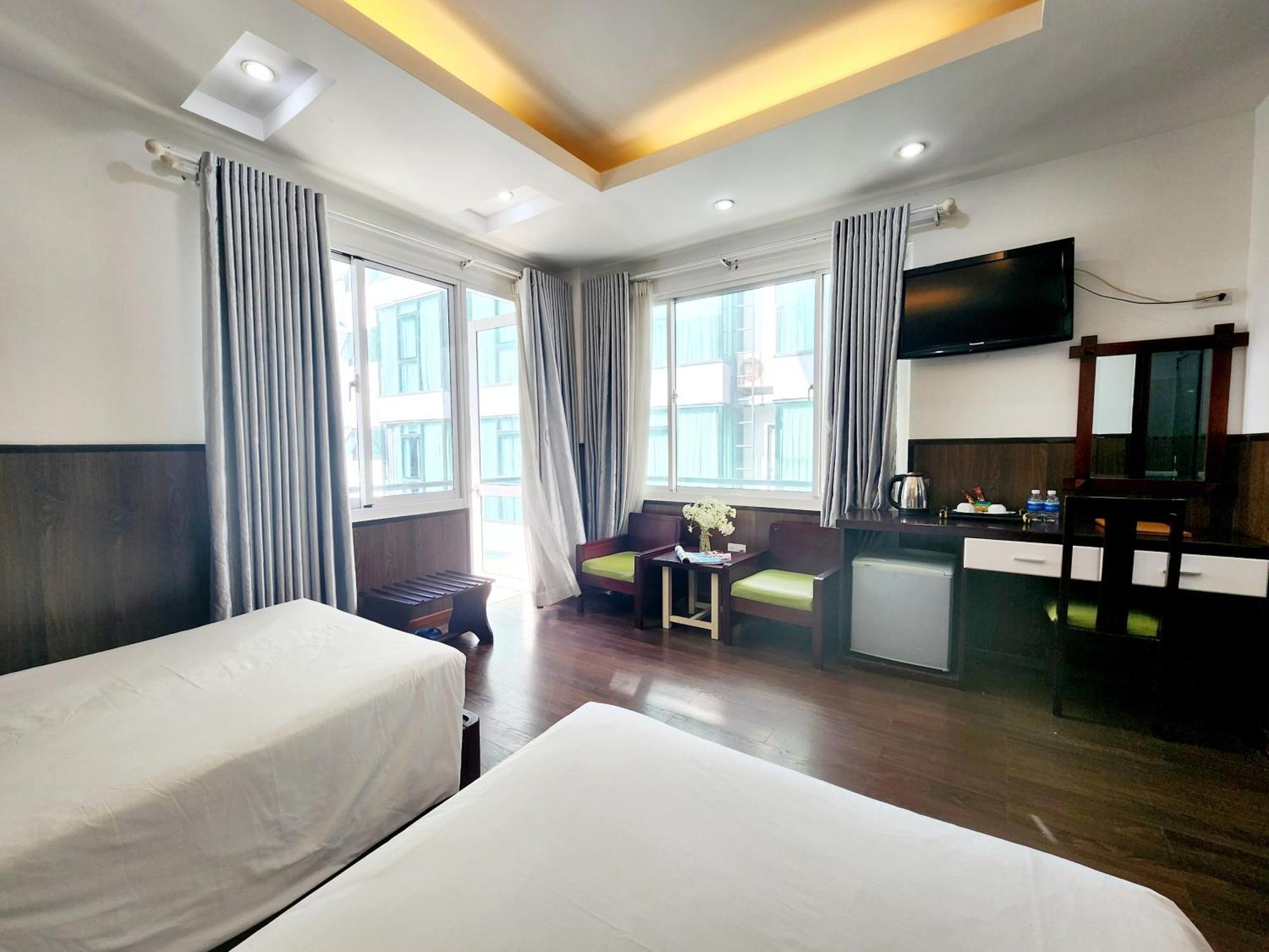Happy Light Hotel 4*