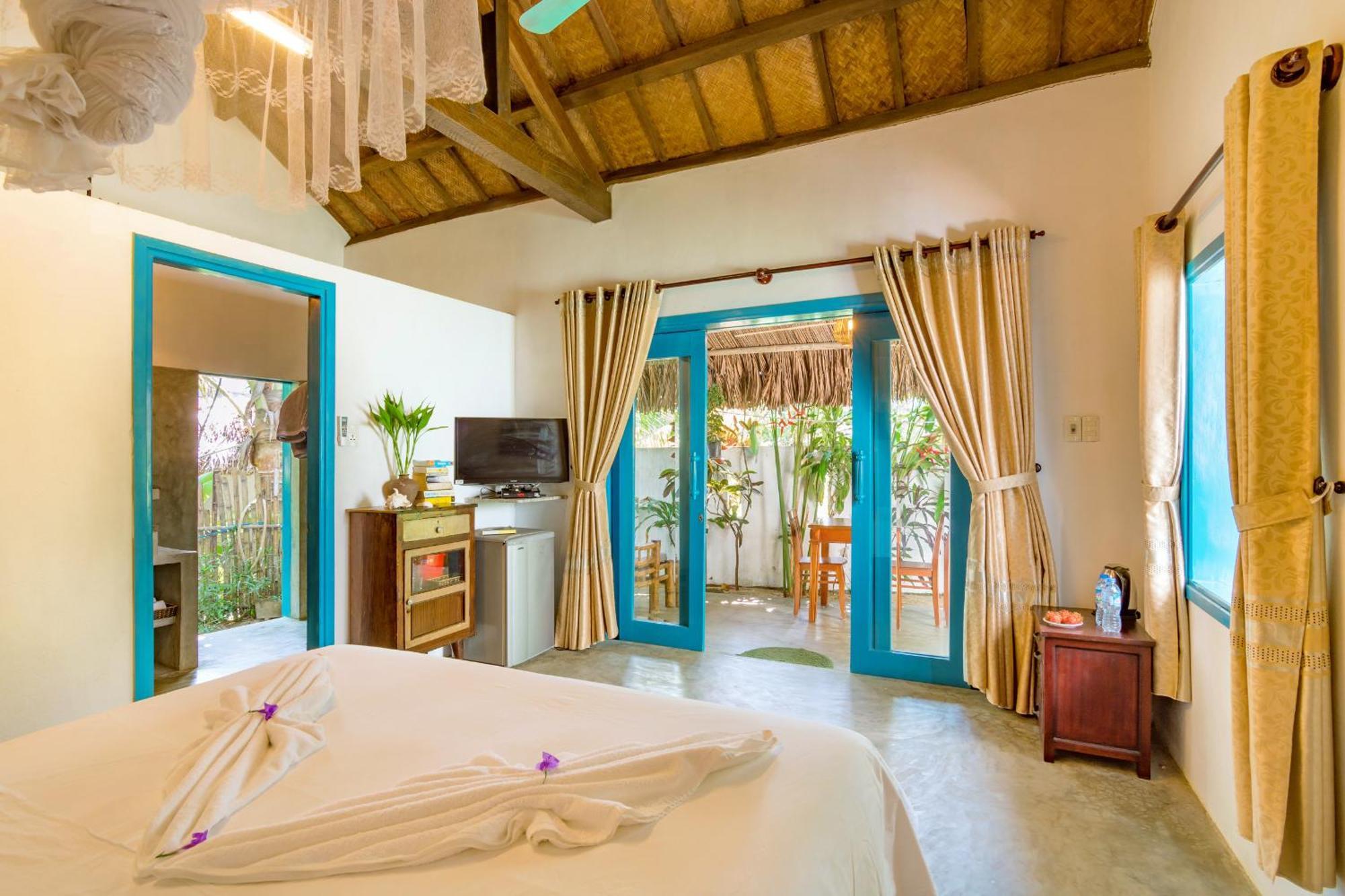 Ocean House An Bang Villa *