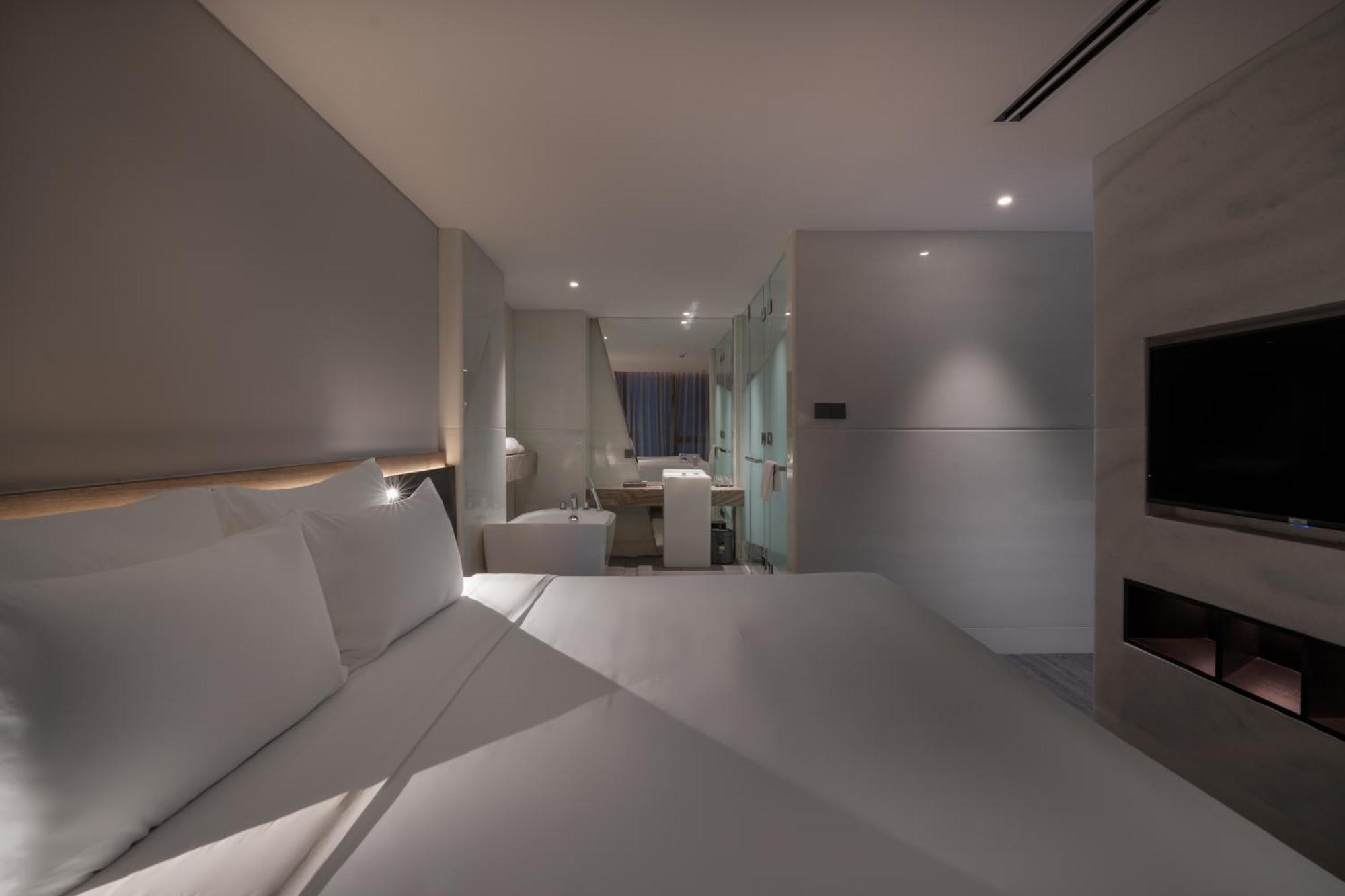 Draco & Hotel 4*