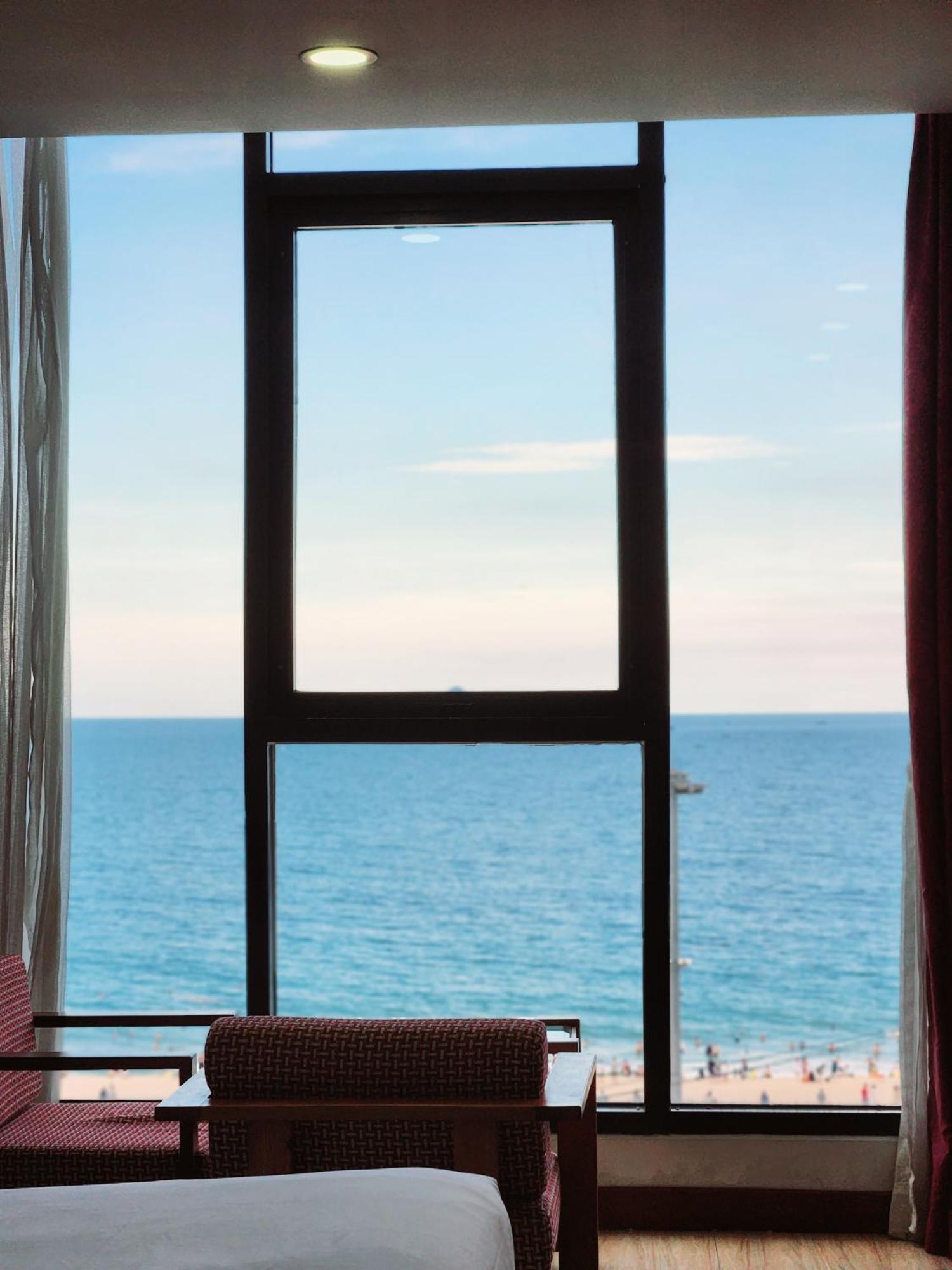 Happy Light Hotel 4*