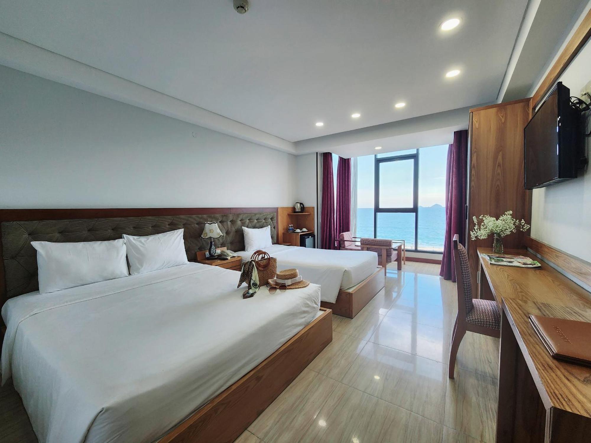 Happy Light Hotel 4*