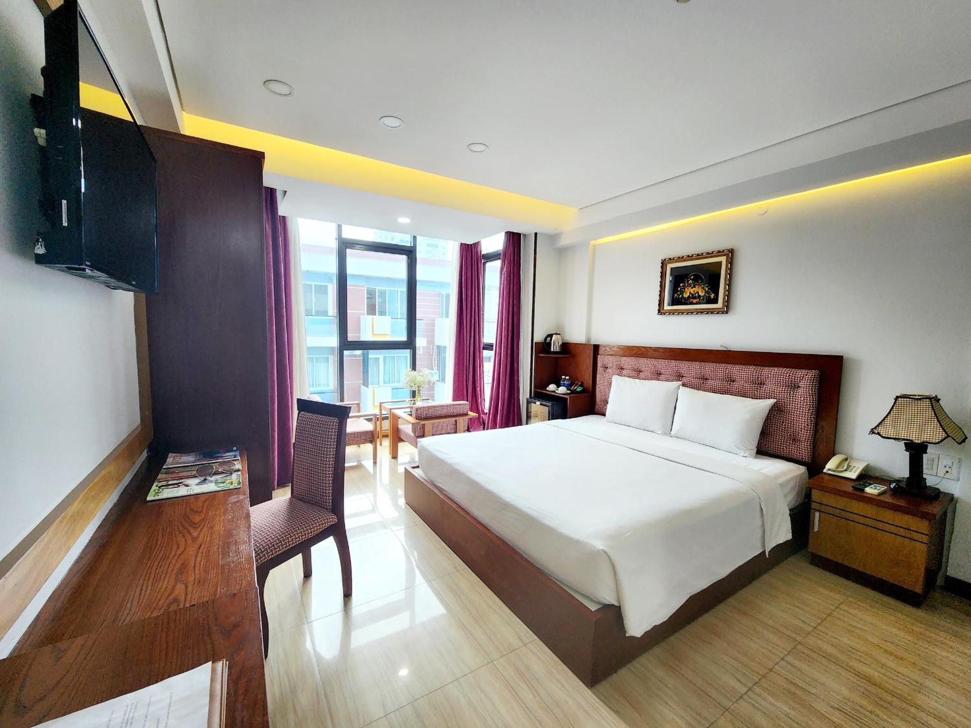 Happy Light Hotel