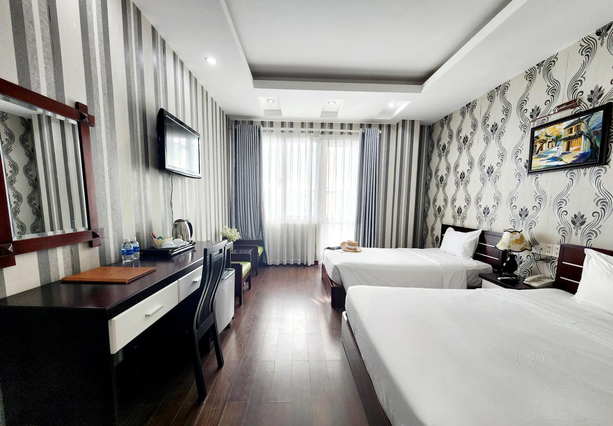 Happy Light Hotel 4*