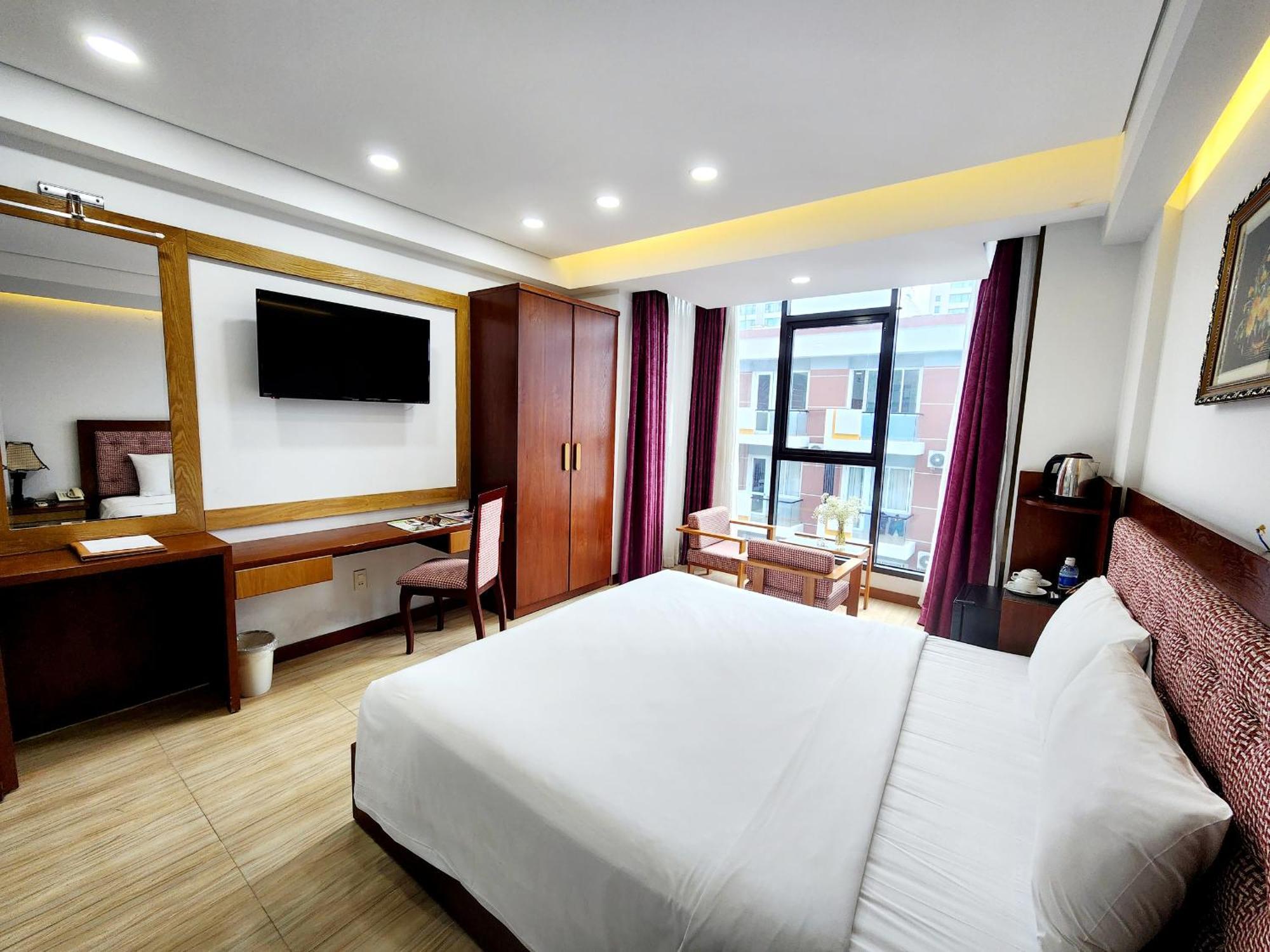 Happy Light Hotel