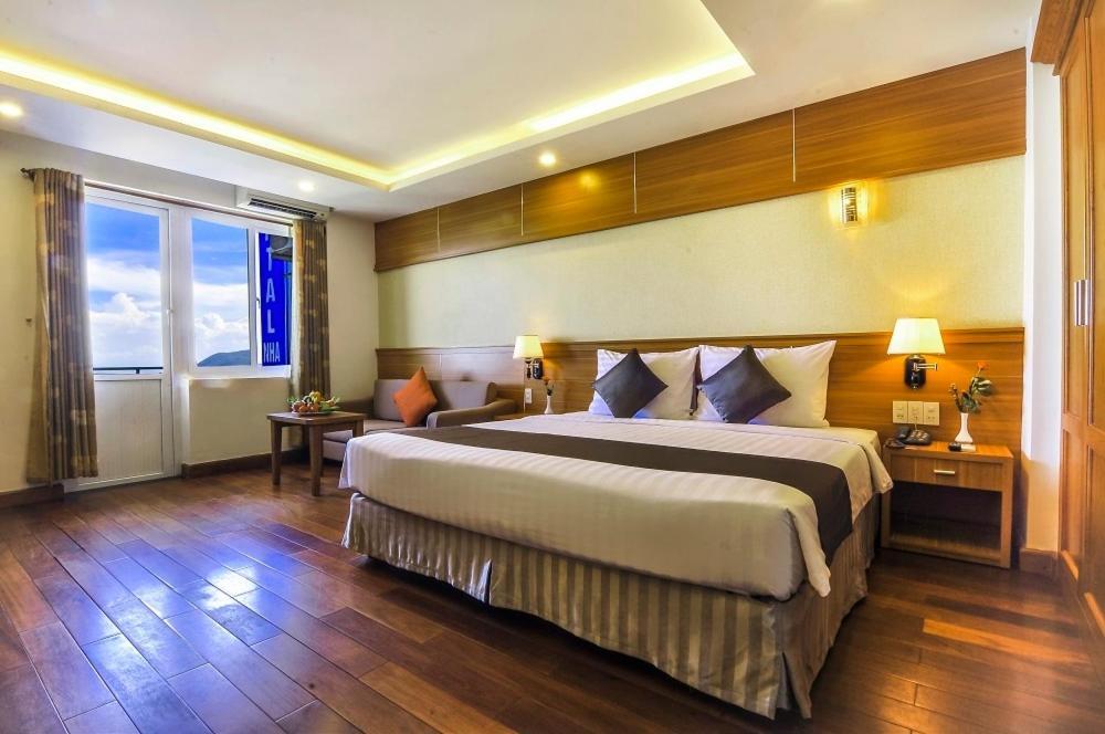 Oriental - Doi Dien Bai Bien Nha Trang