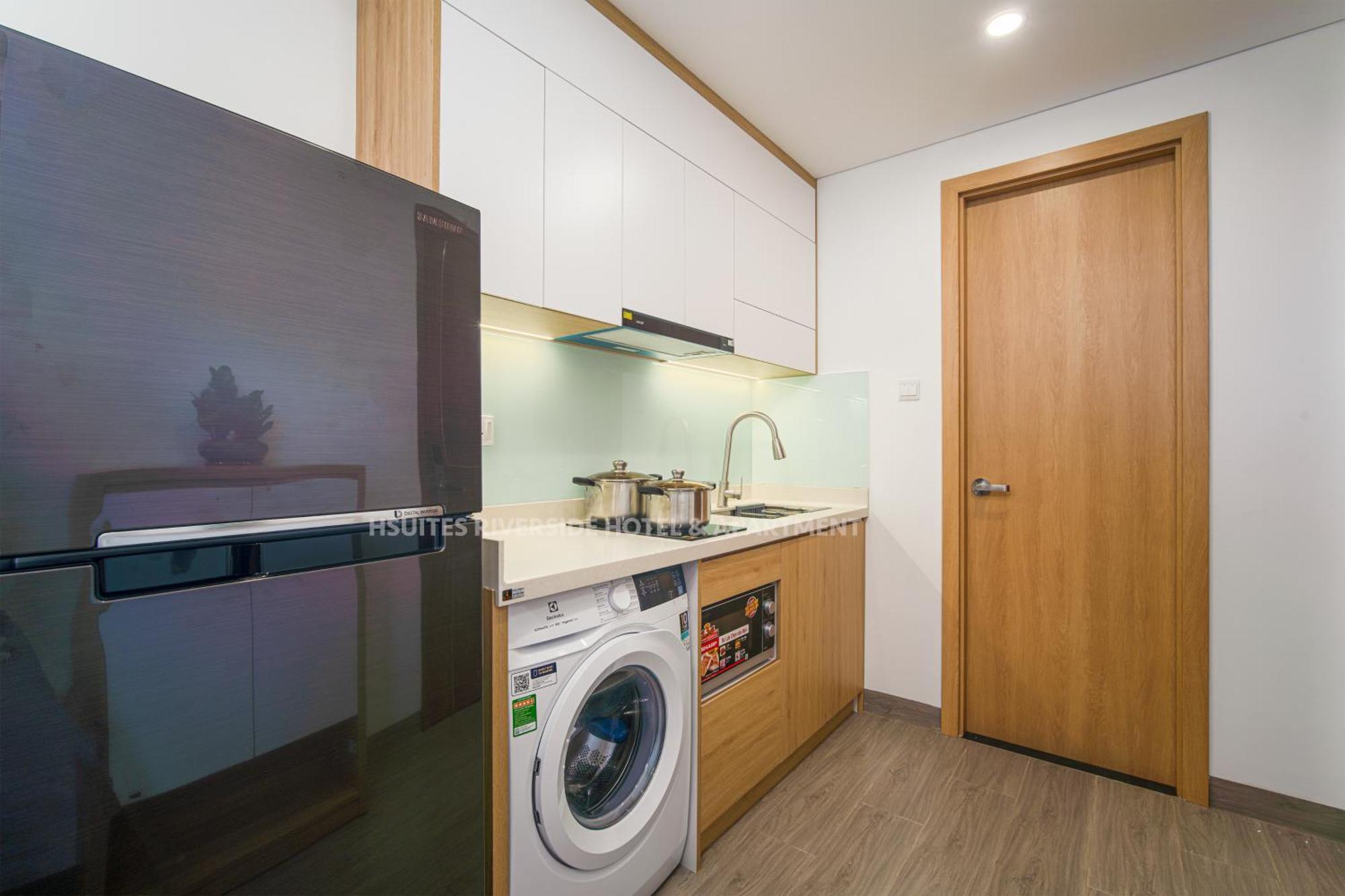 Hsuites Riverside And