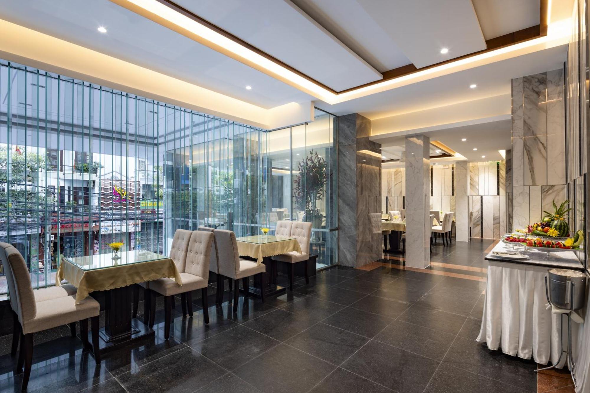 The Summer Hotel 4*