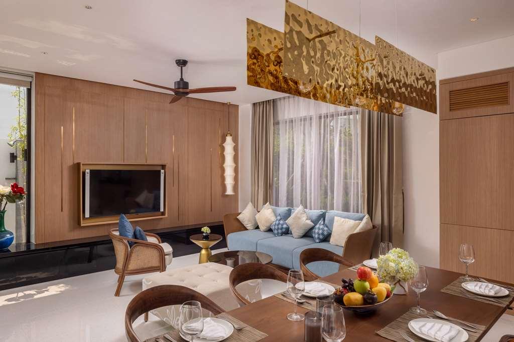 Wyndham Royal Beachfront Villa Hoi An