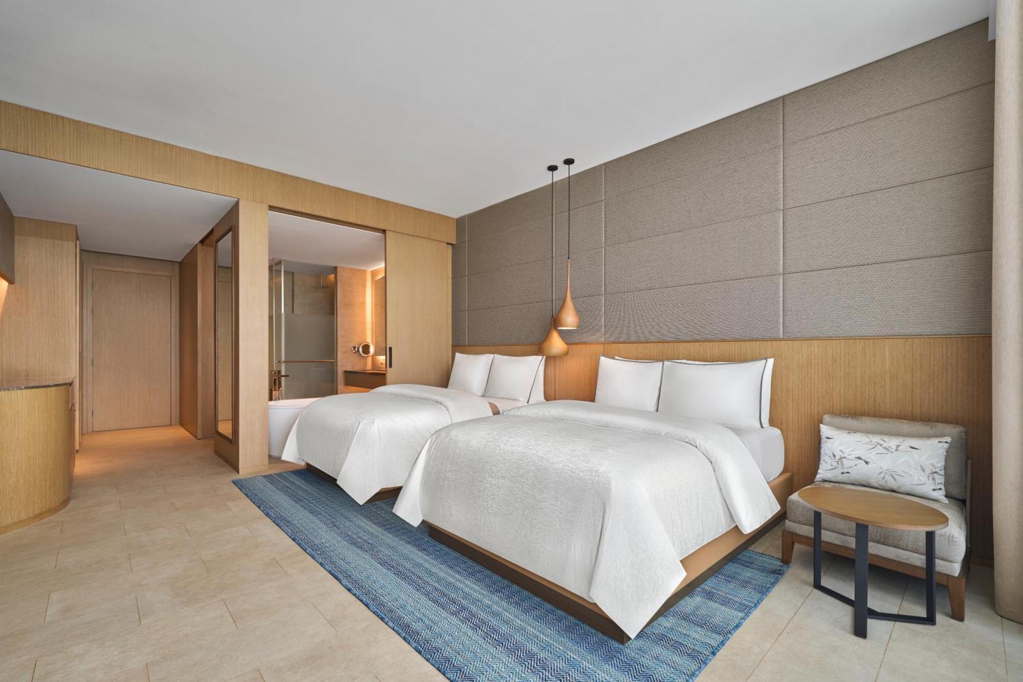 The Westin & Hotel 5*