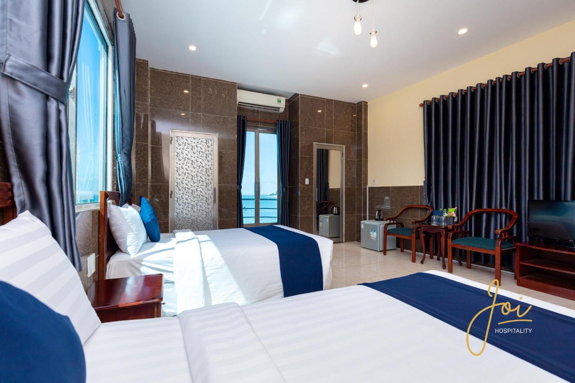 Joi Hospitality - Front 3*