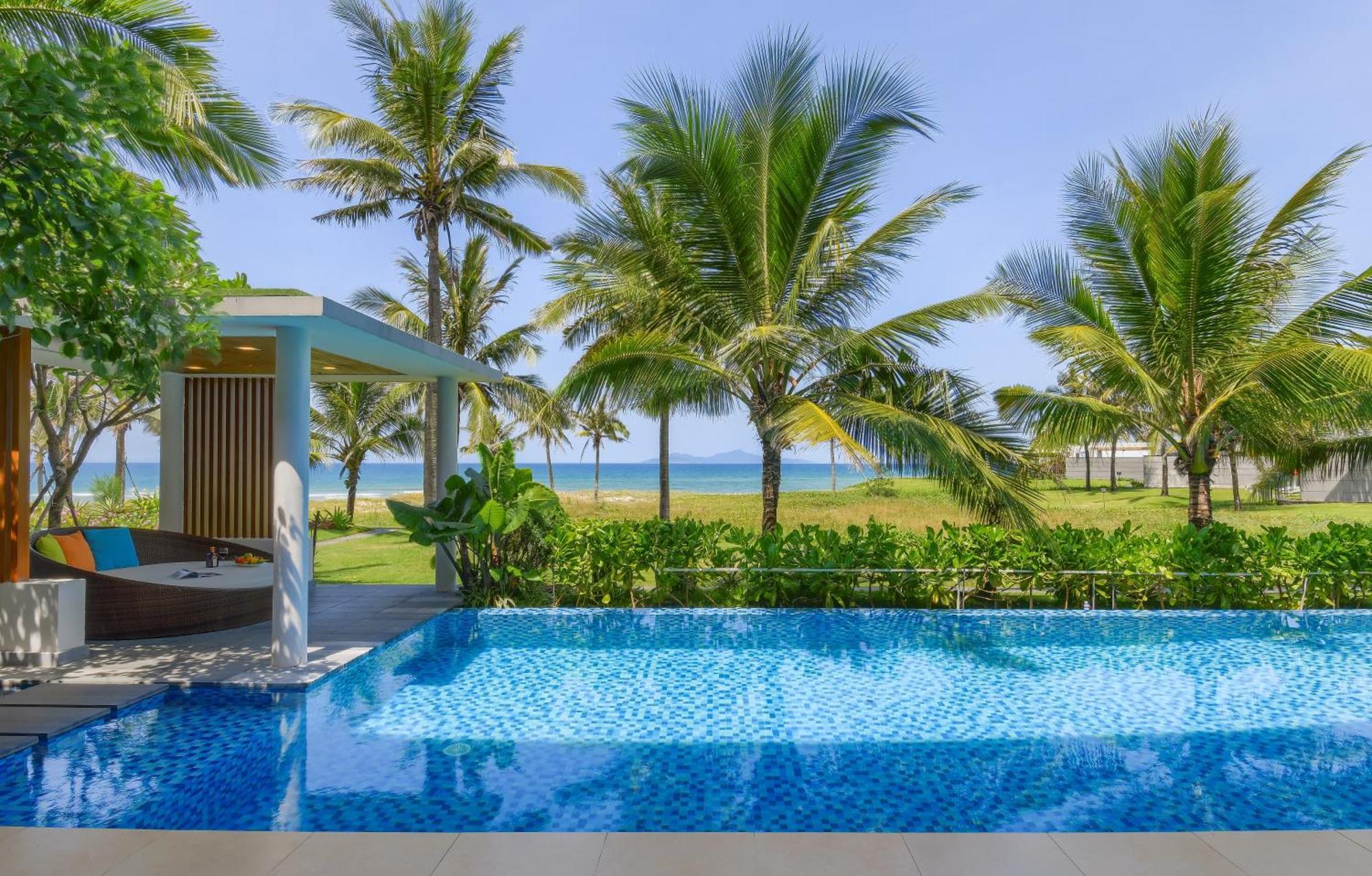 Villa The Five 8 Bedrooms Beachfront - K3