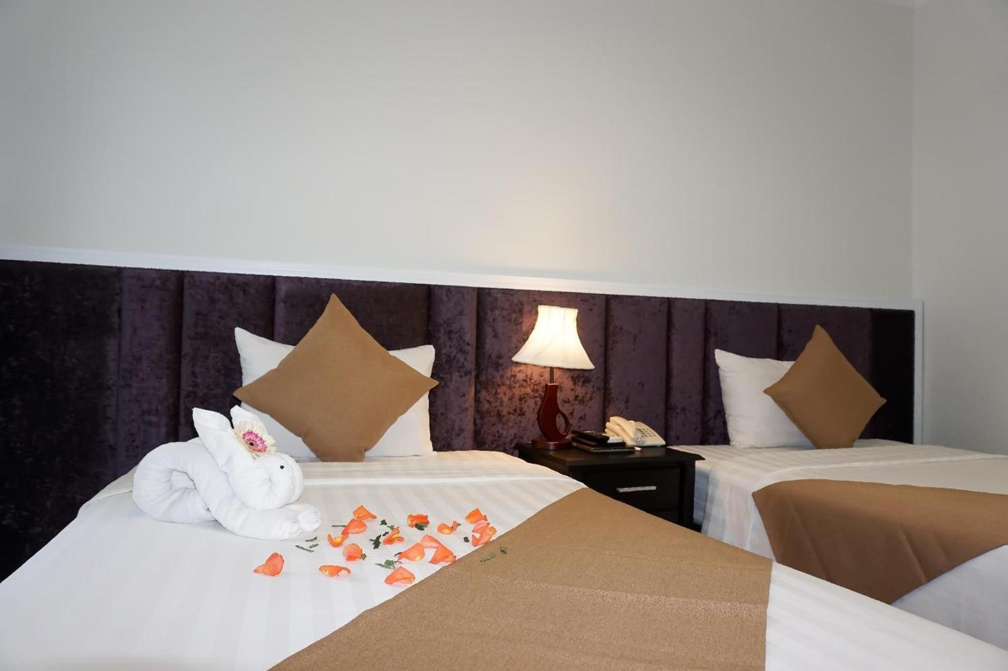 Hotel Adina 3 Star 3*