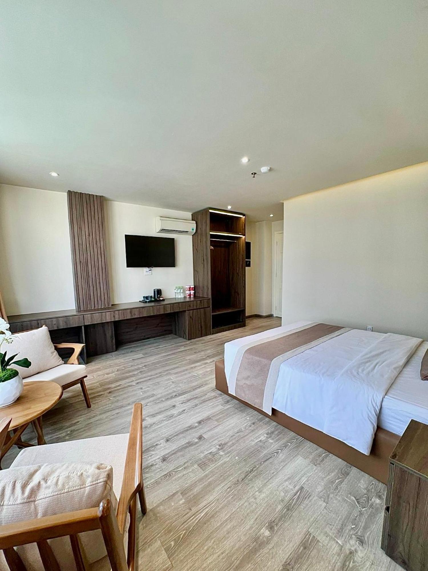 Long 1 Hotel