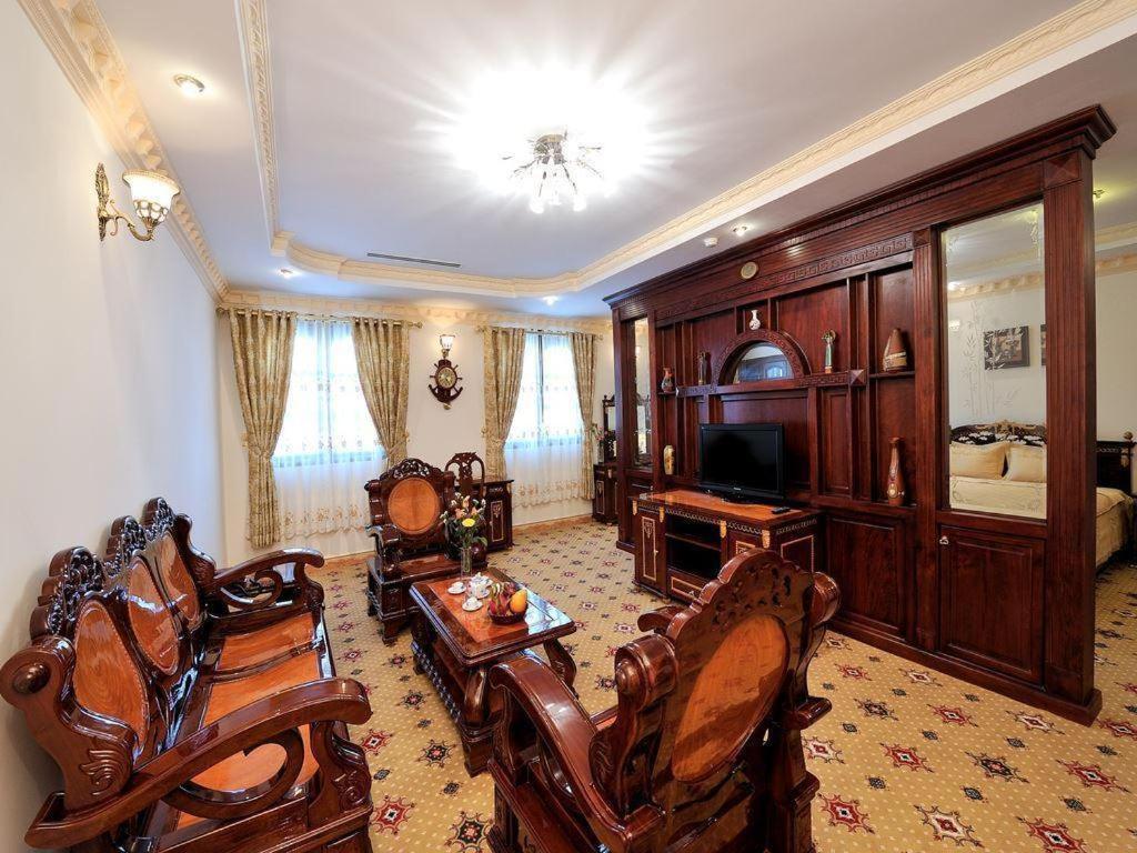 New Pacific Khách sạn 4*