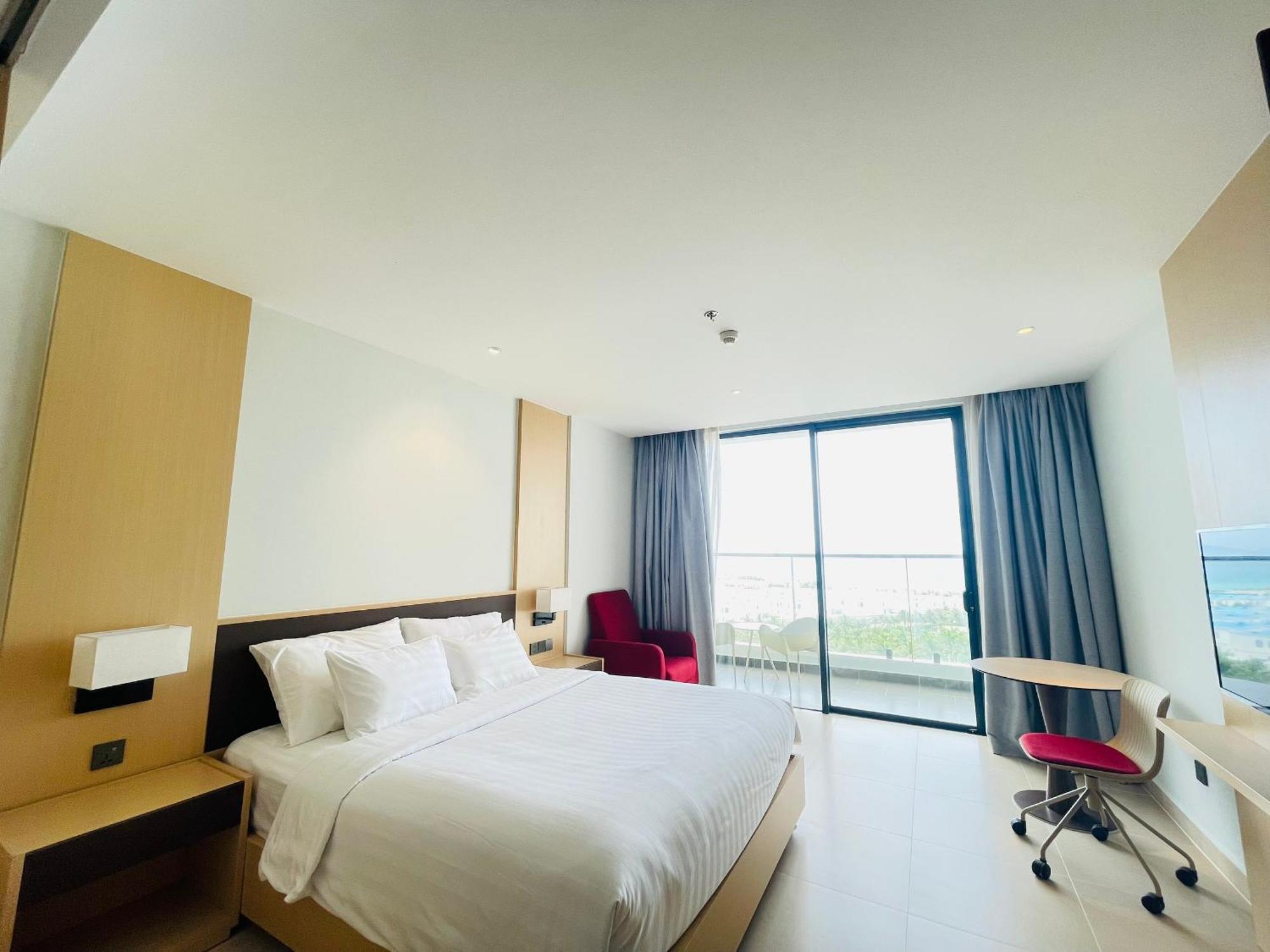 Happy Seaview - The Arena Resort Cam Ranh