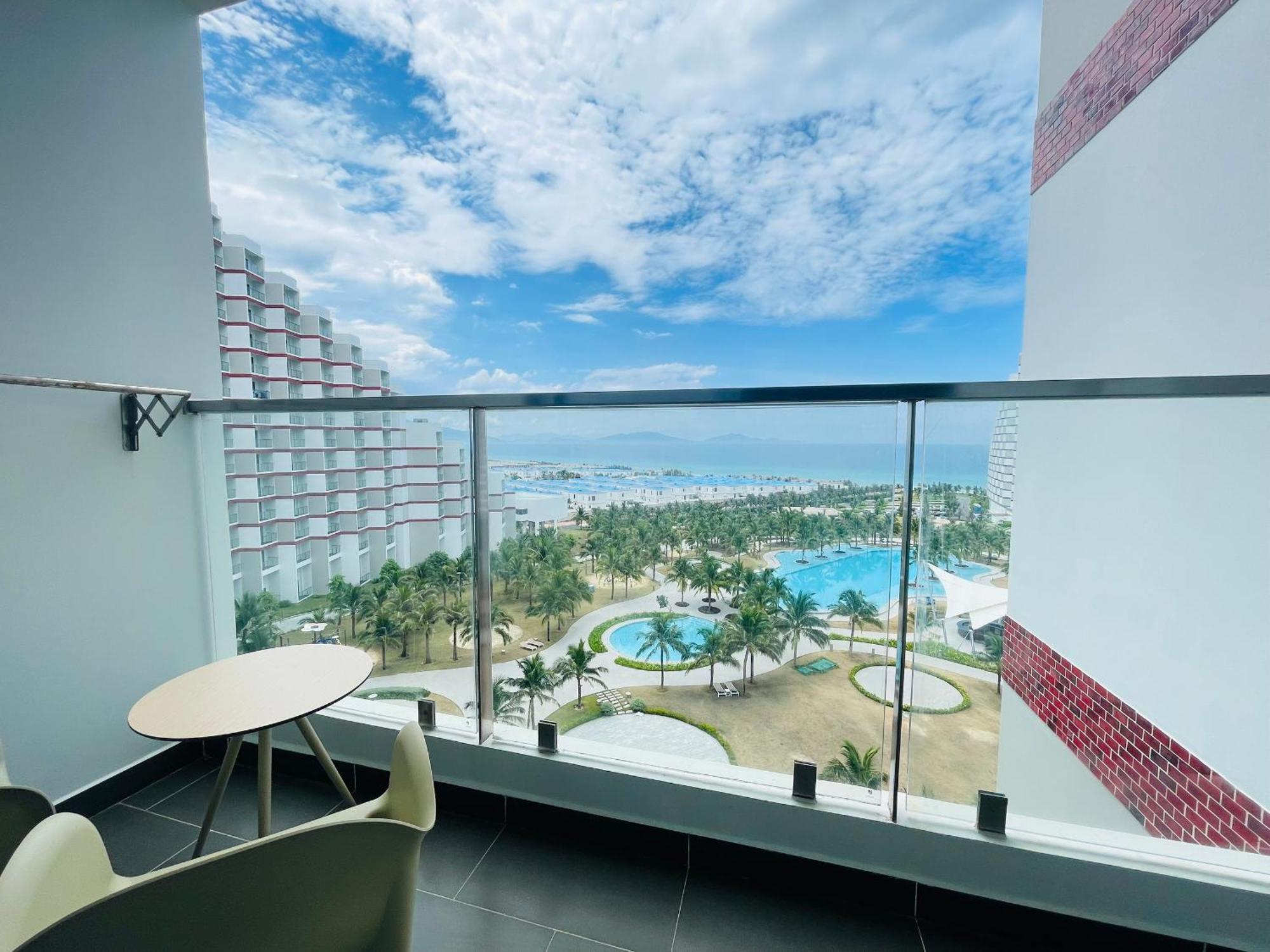 Happy Seaview - The Arena Resort Cam Ranh
