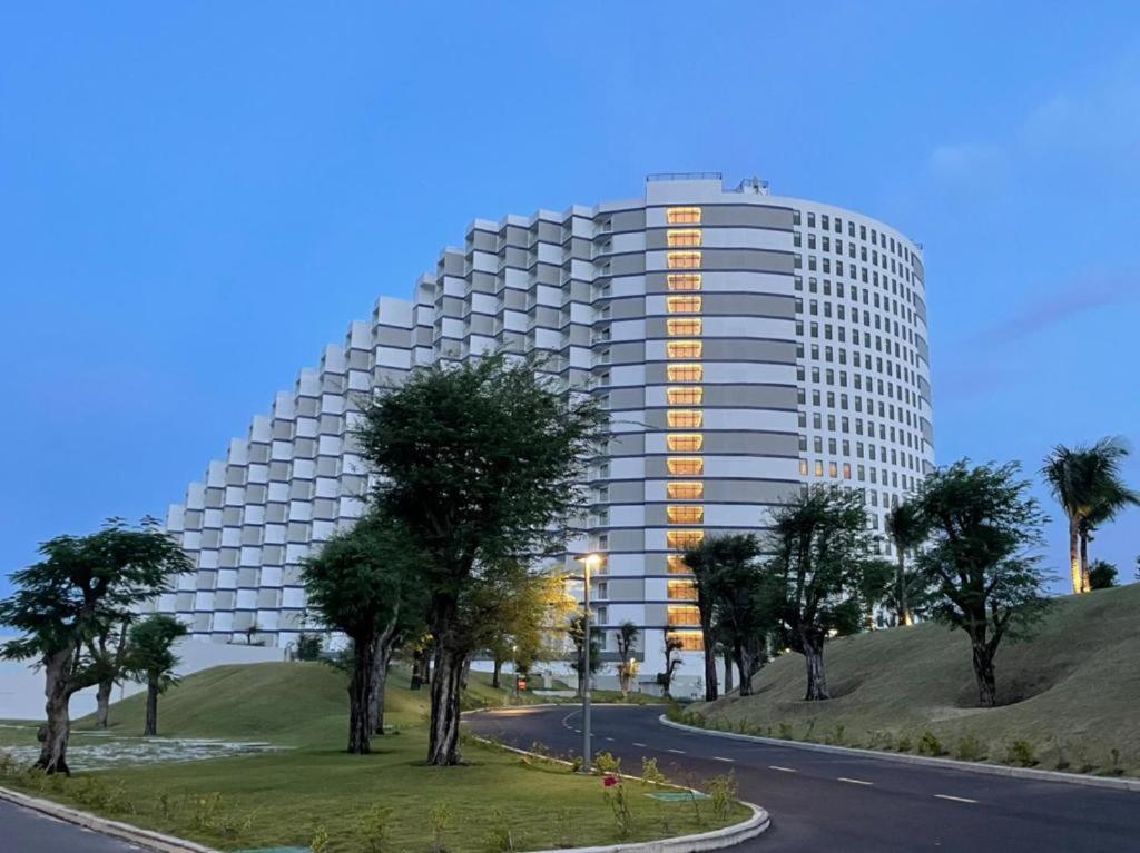 Happy Seaview - The Arena Resort Cam Ranh
