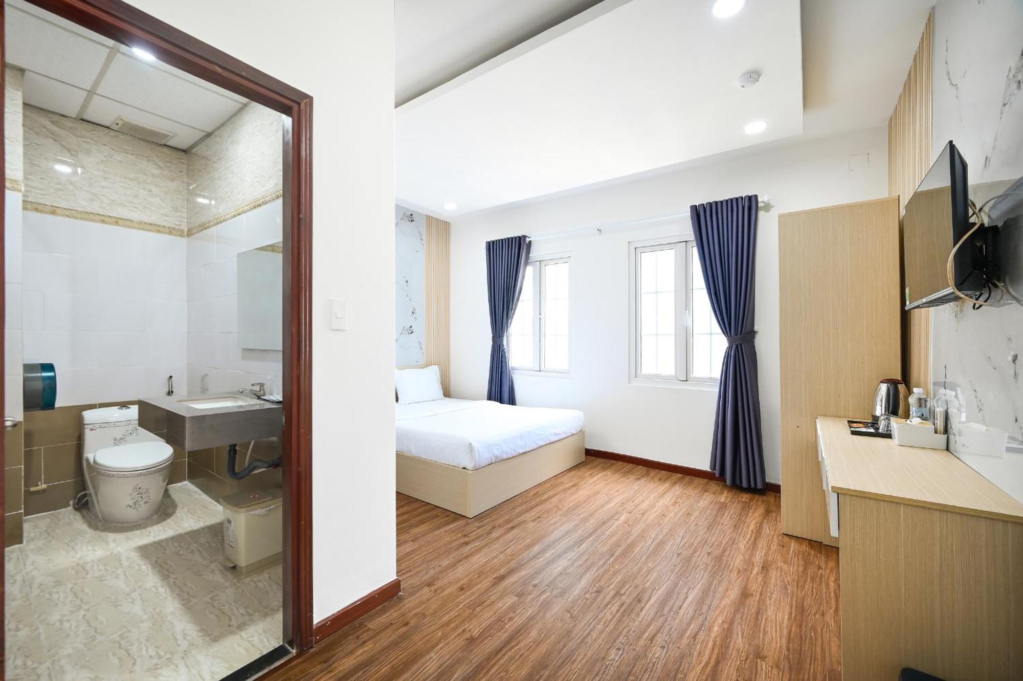 Khách sạn Sunrise Airport 3*