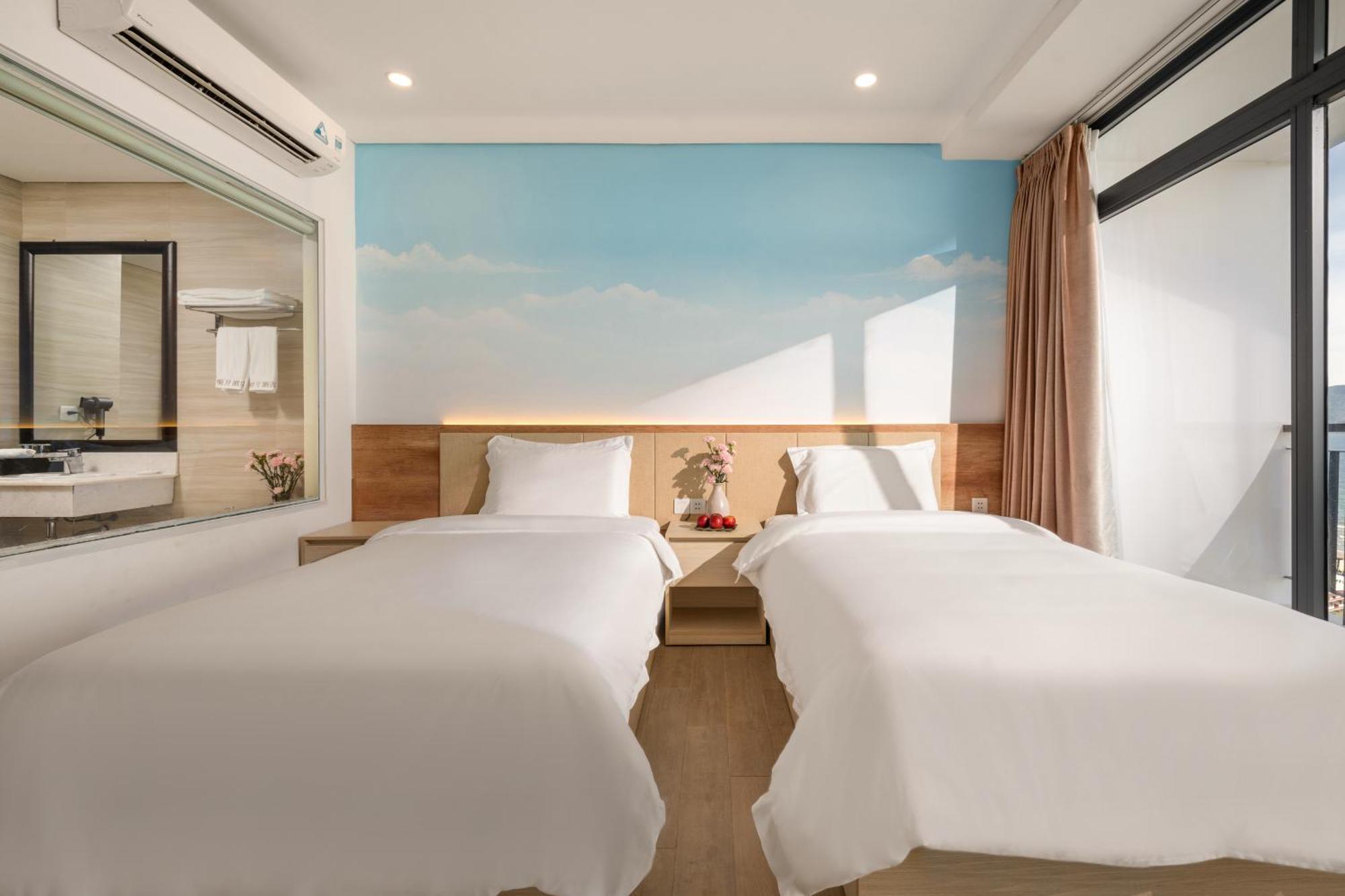 Hotel Lunar